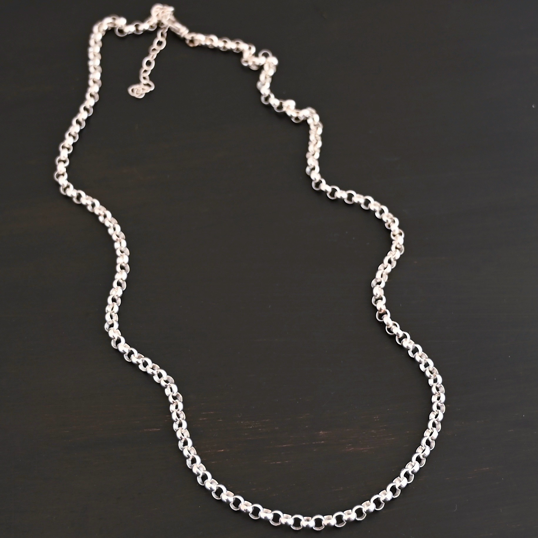 Roxy Rolo Chain - shiny Sterling Silver Roxy Rolo Chain - shiny shown on dark background