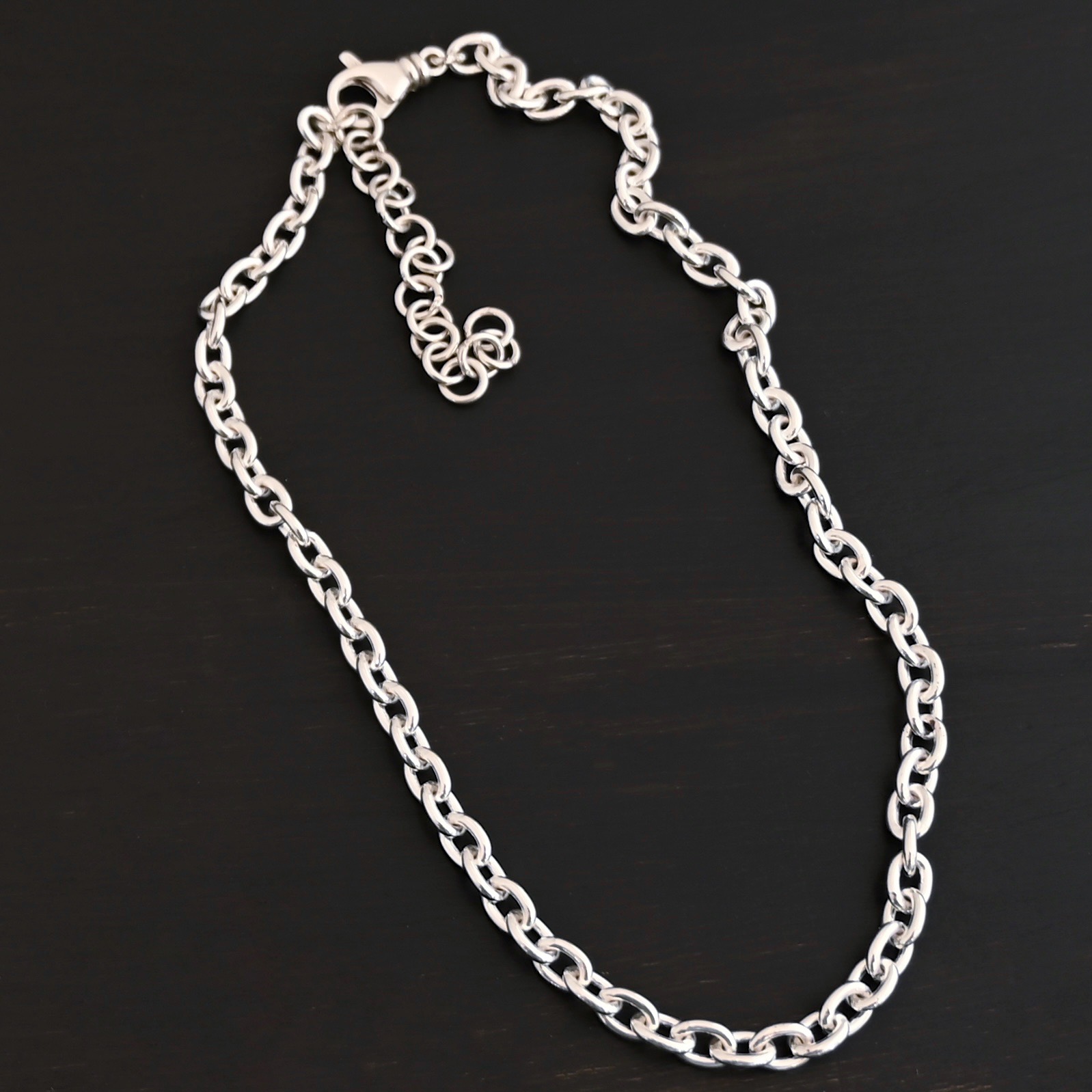 Georgia Chain - Shiny shown on dark background