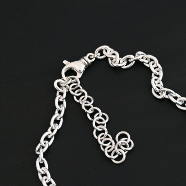 Georgia Chain - Shiny shown on dark background
