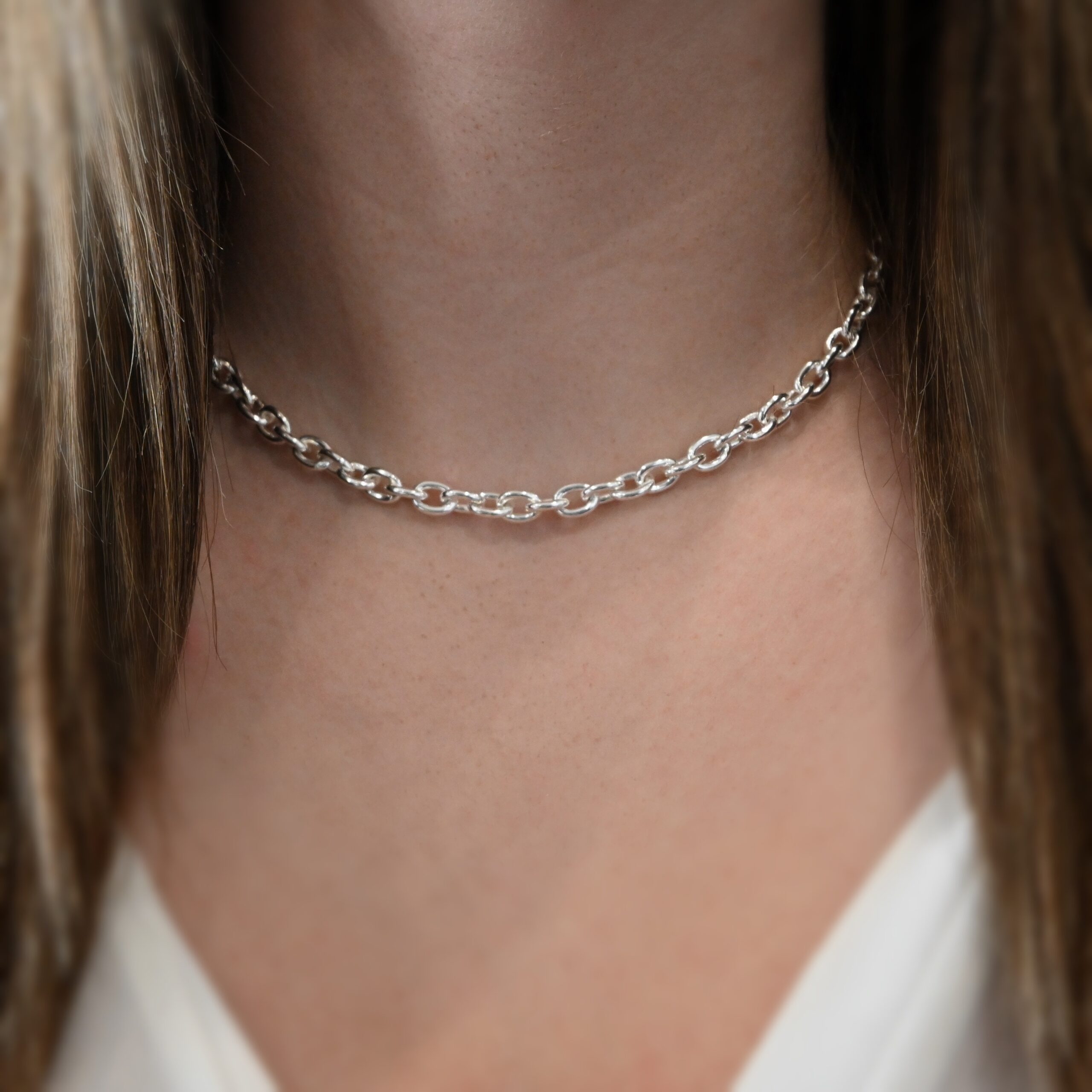 Georgia Chain - Shiny 16-19" shown on model with white shirt & brown hair