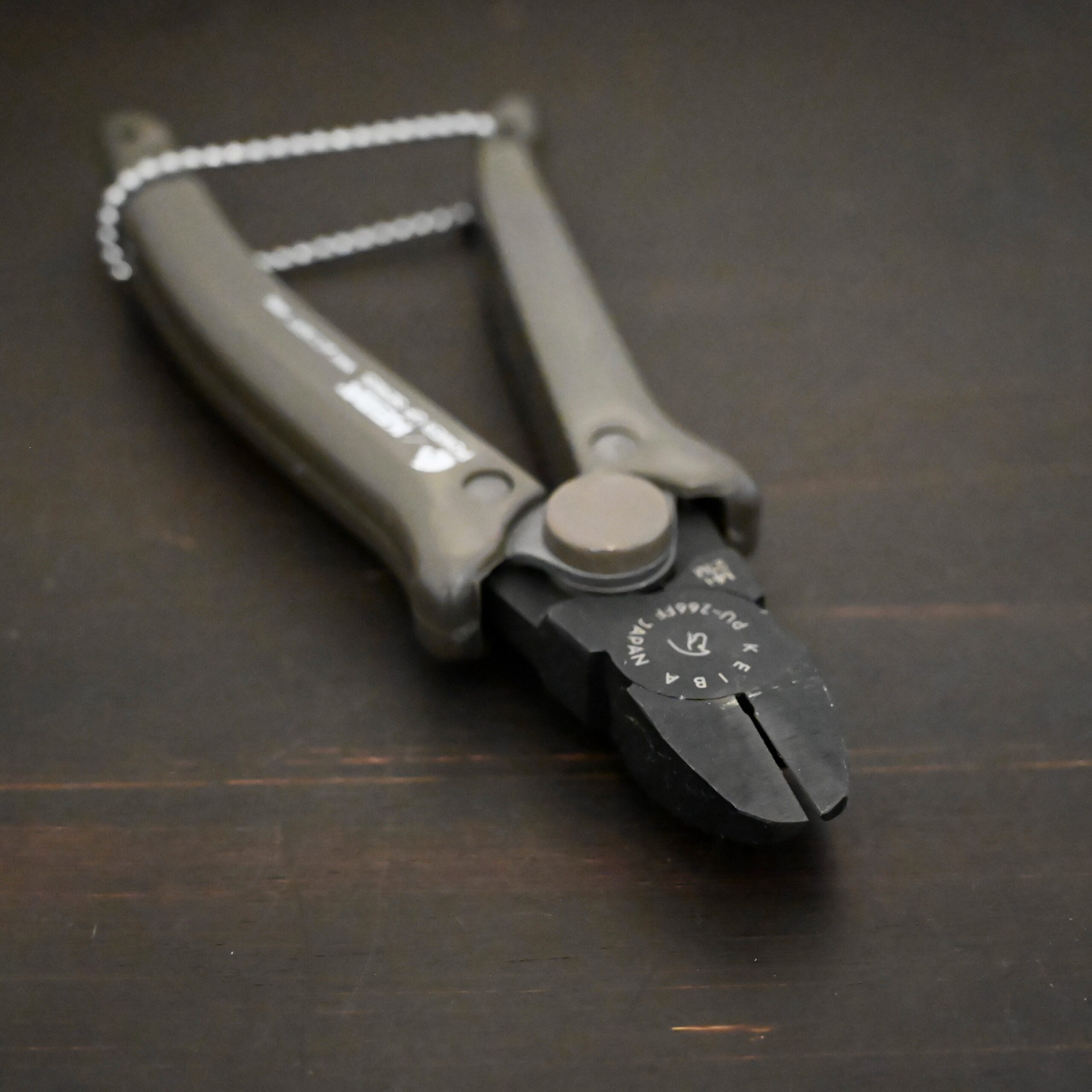 Felix Flush Cutting Pliers Power Max Full Flush Cutting Pliers - Grey plastic handle shown on dark background