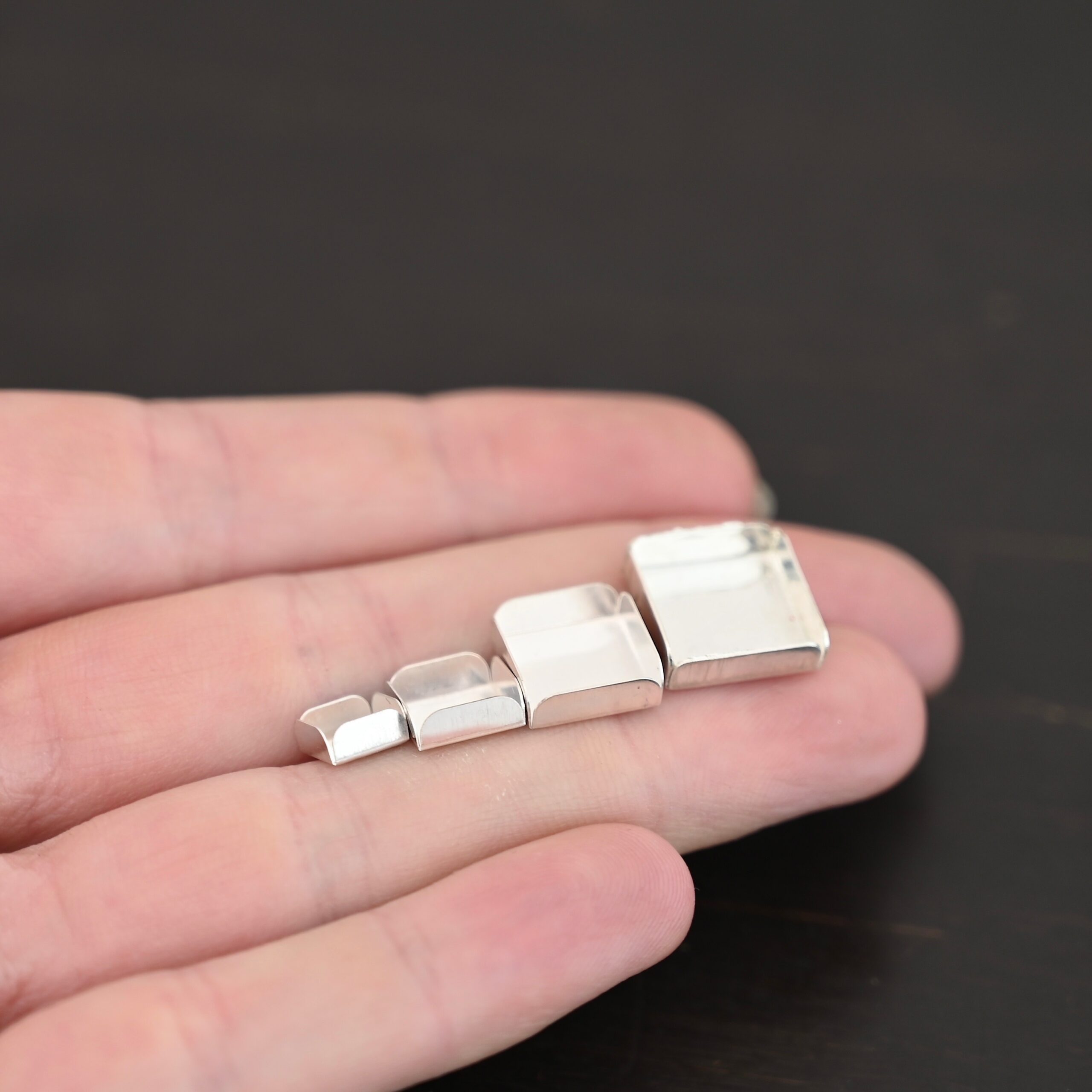 Split Wall Sq Bezel Cup - shiny shown in hand