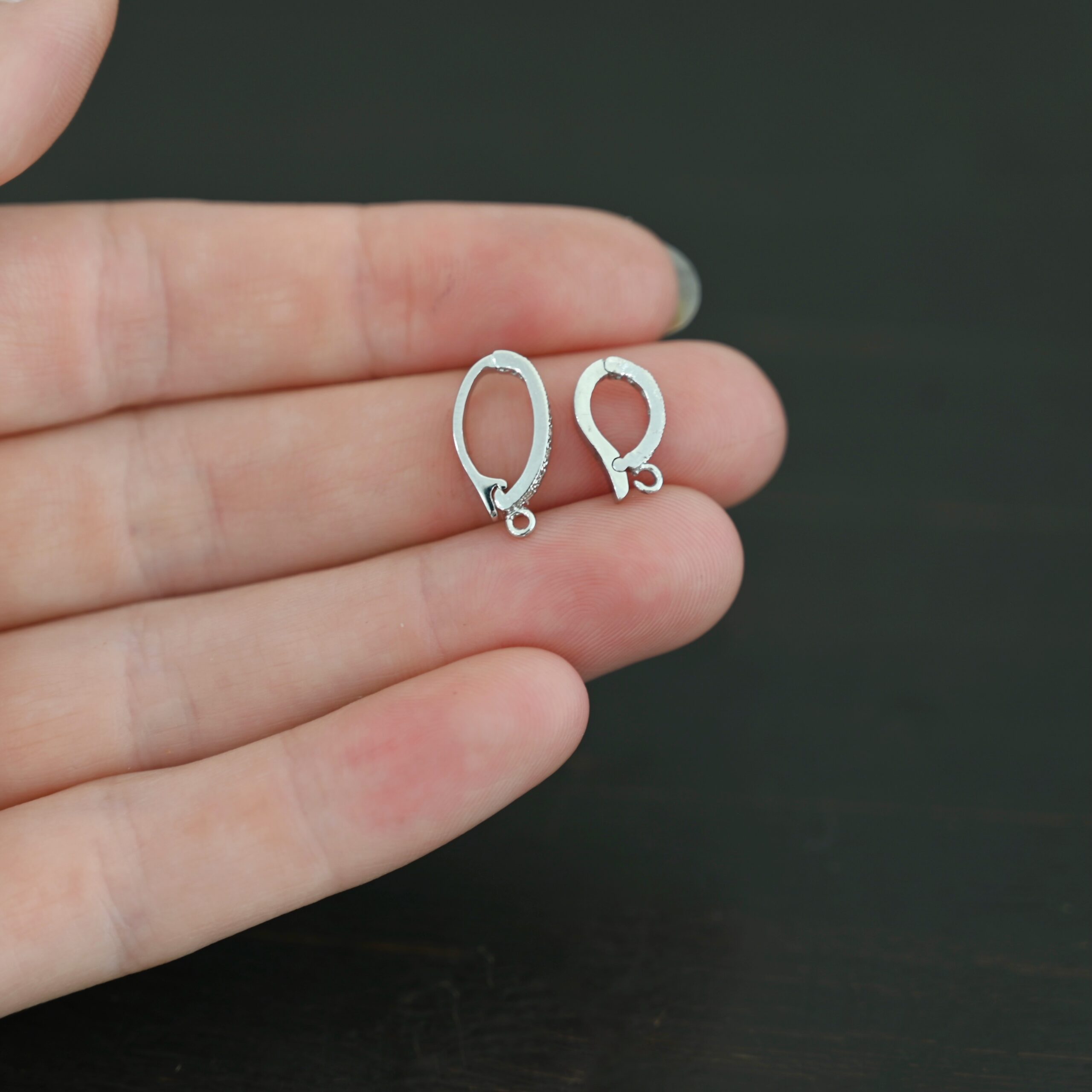 CZ Hinged Bail - Silver CZ Hinged Bail - Silver shown in hand