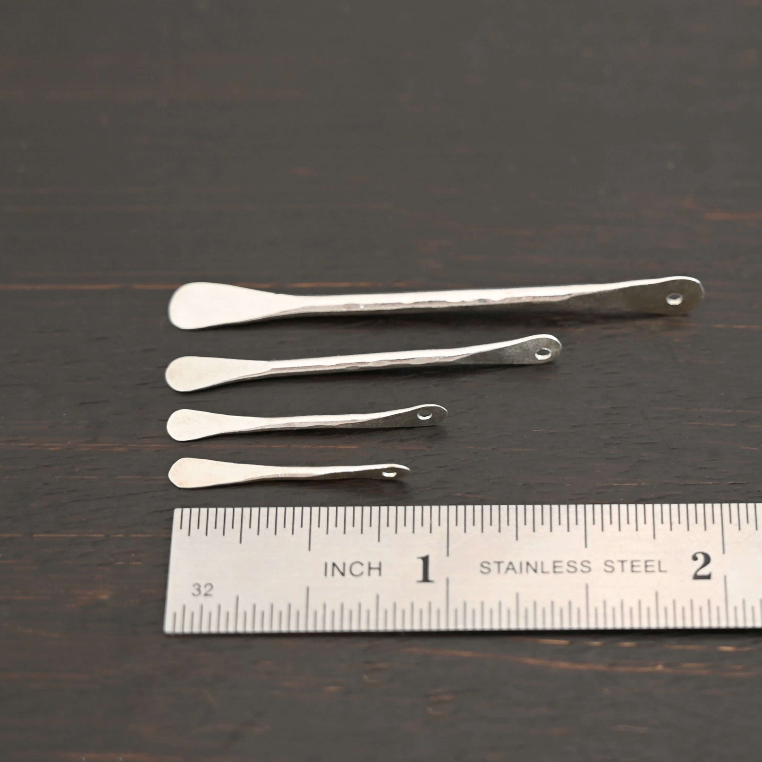 Hammered Paddle - shiny shown by ruler