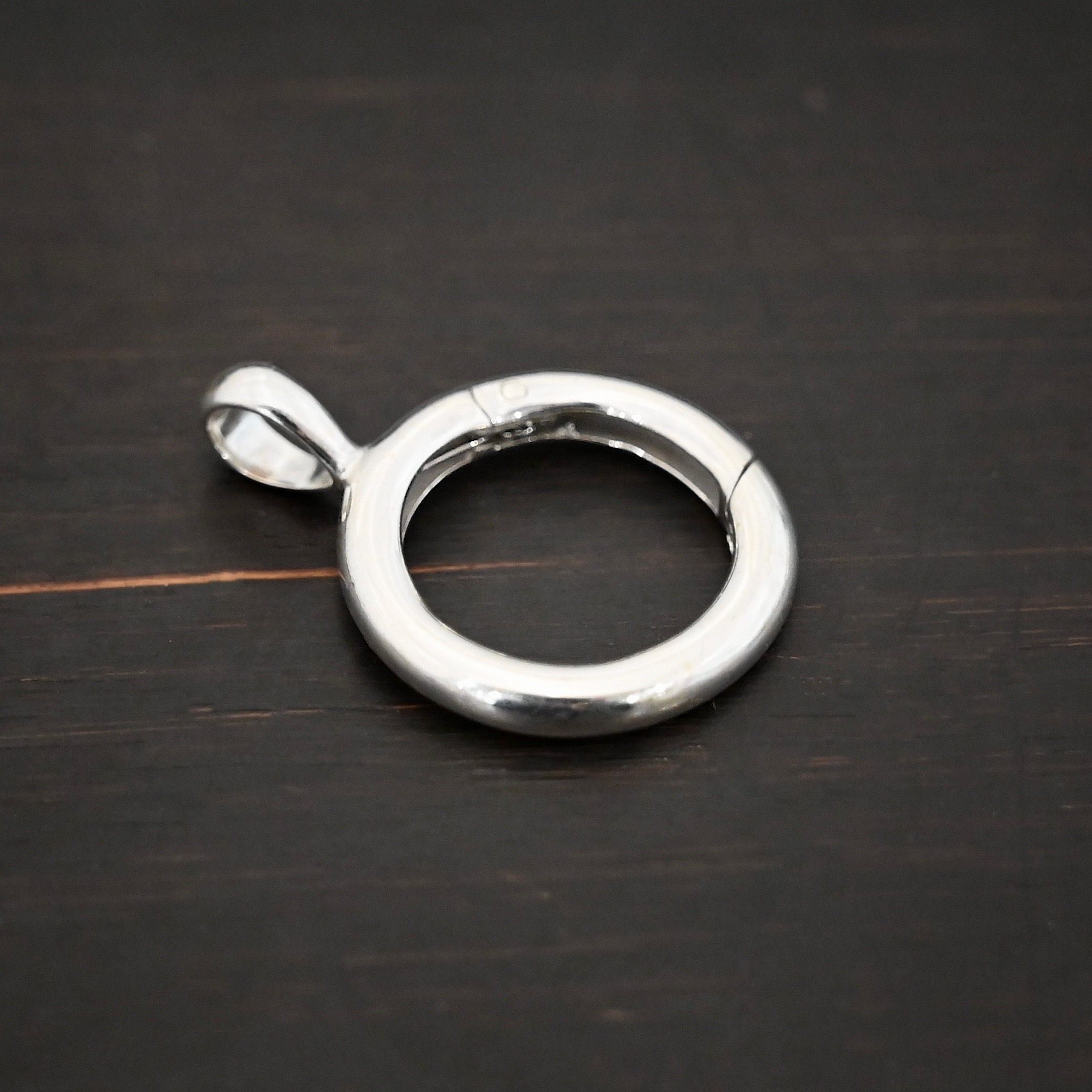 Piper Pendant Holder - shiny shown on dark background