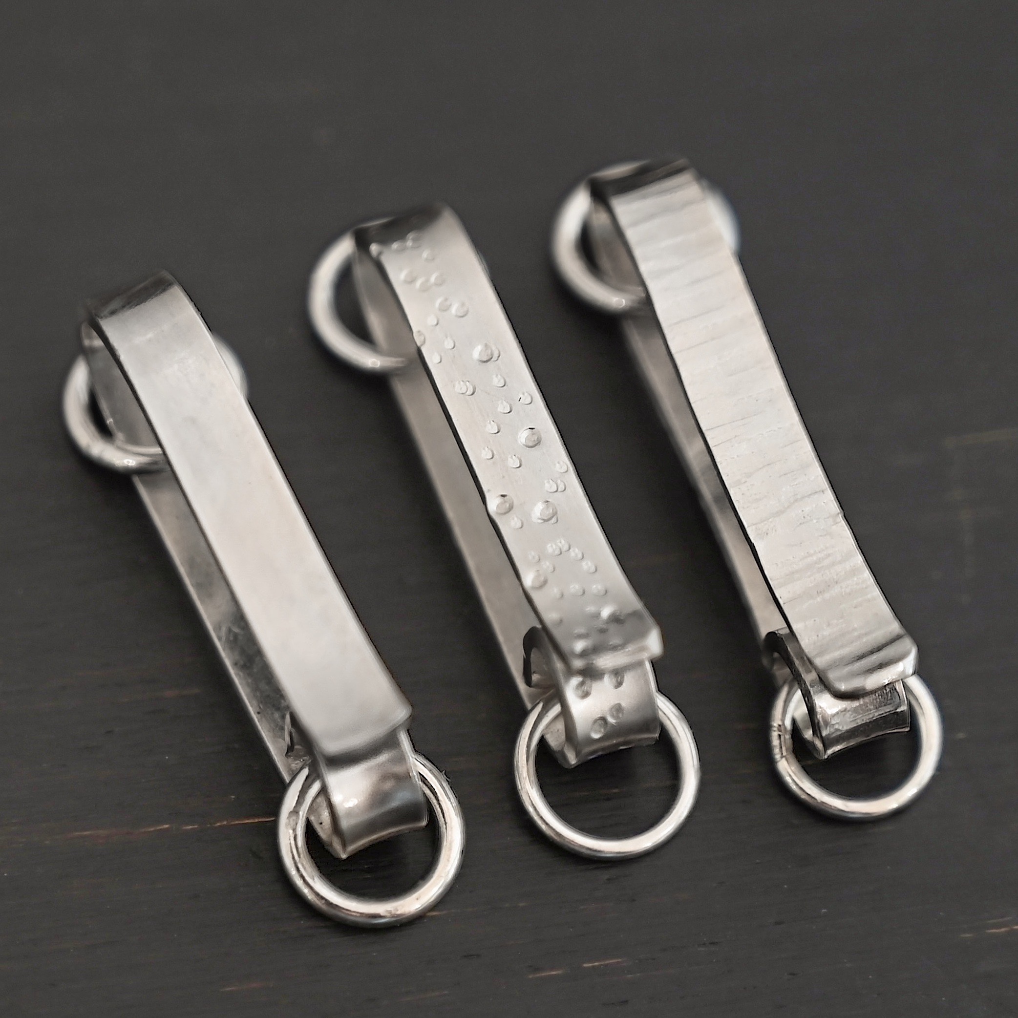 Hank Hook Clasp - shiny Hank Hook Clasp - shiny shown on dark background