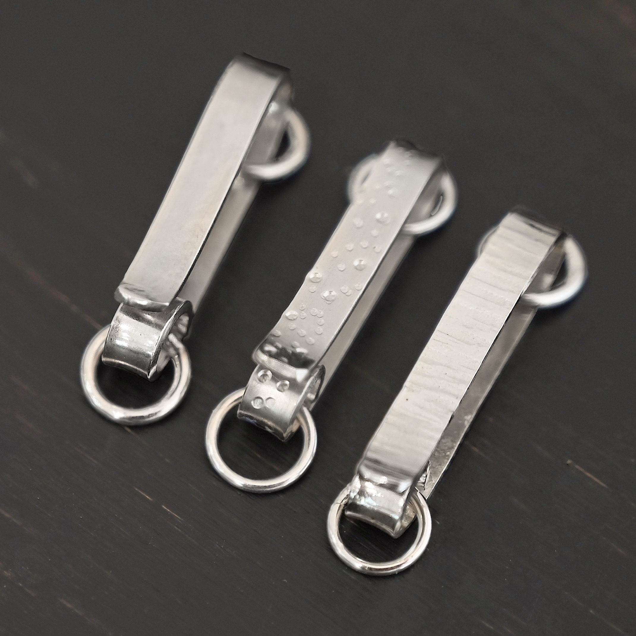 Hank Hook Clasp - shiny Hank Hook Clasp - shiny shown on dark background