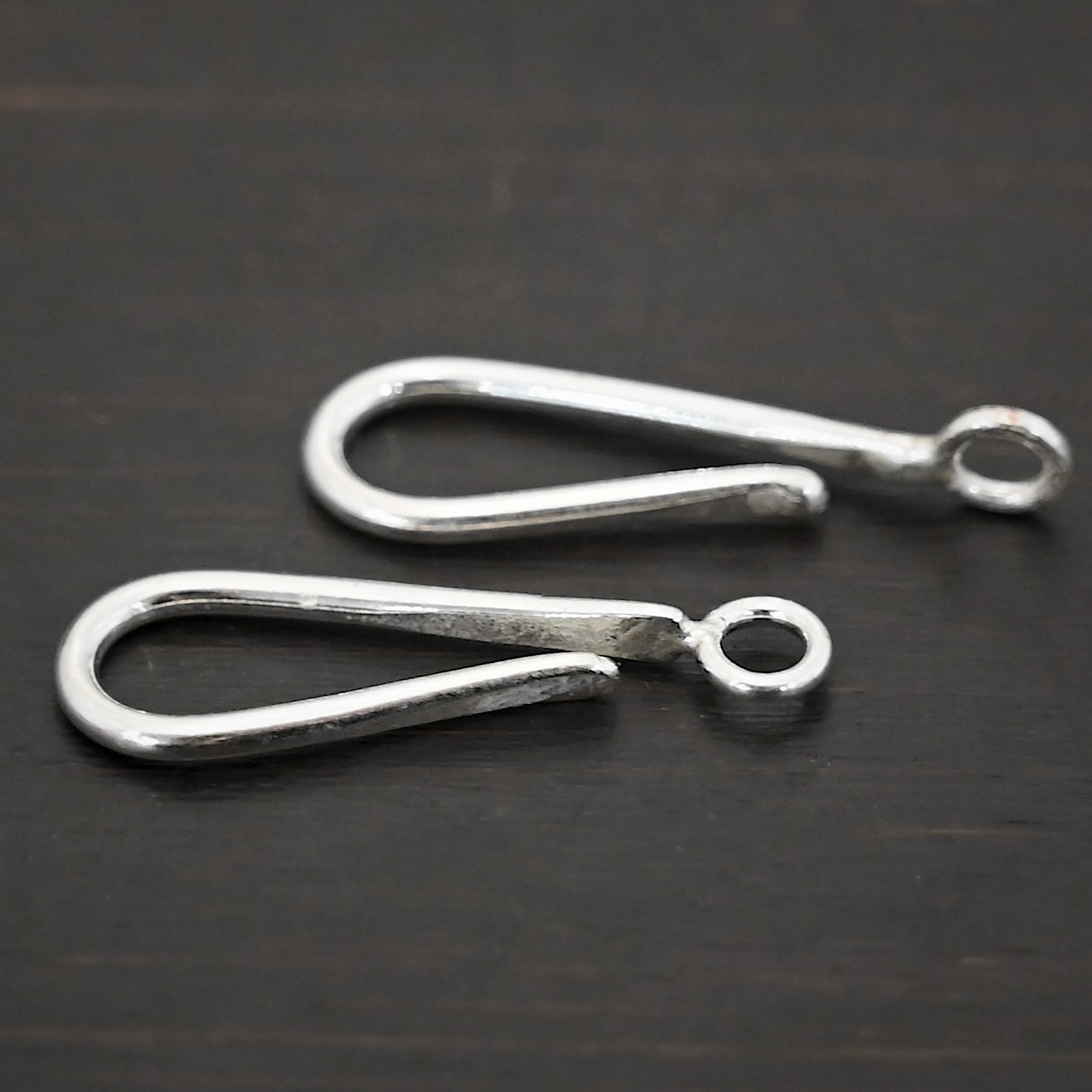 Hope Hook Clasp - shiny Hope Hook Clasp - shiny shown on dark background