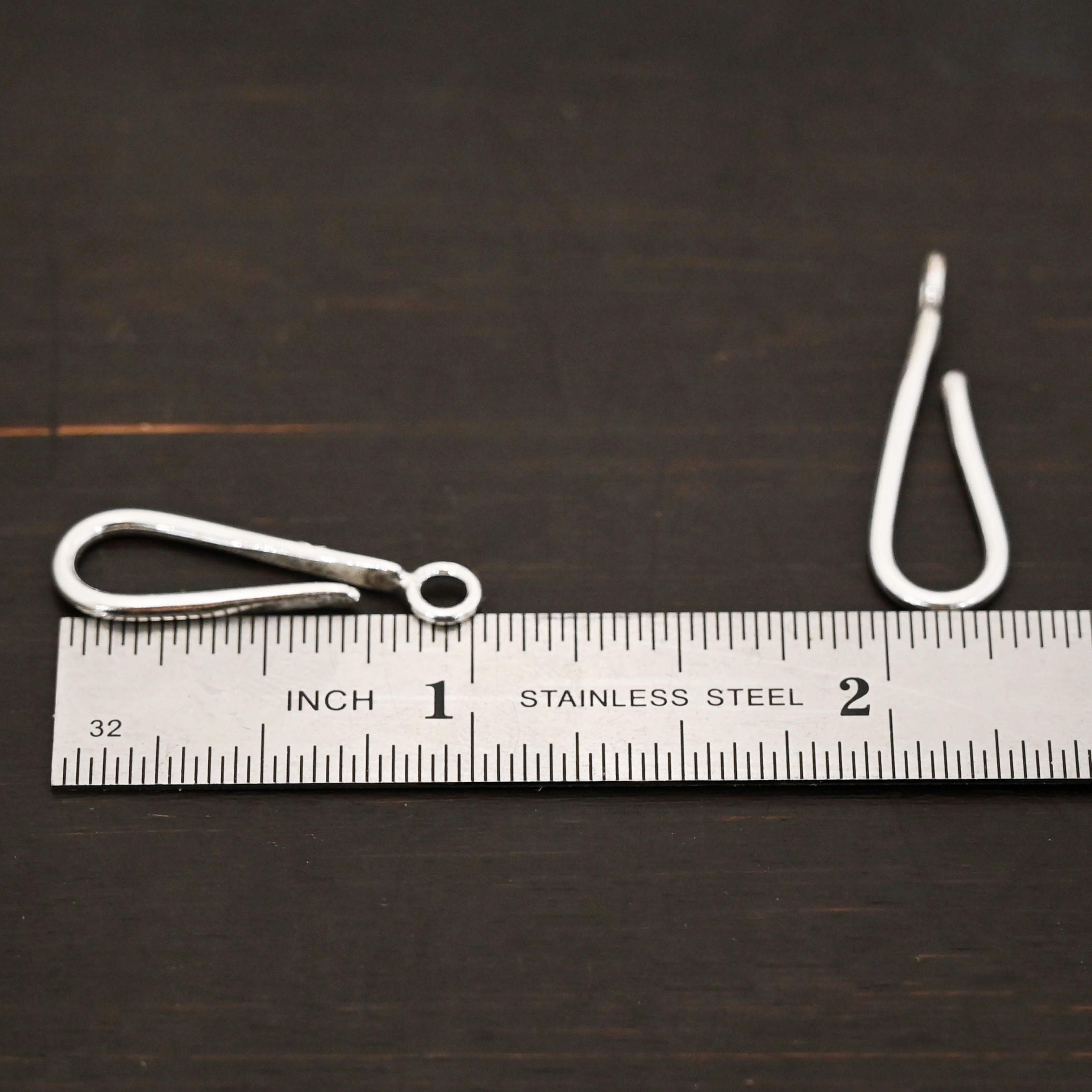 Hope Hook Clasp - shiny Hope Hook Clasp - shiny shown by ruler