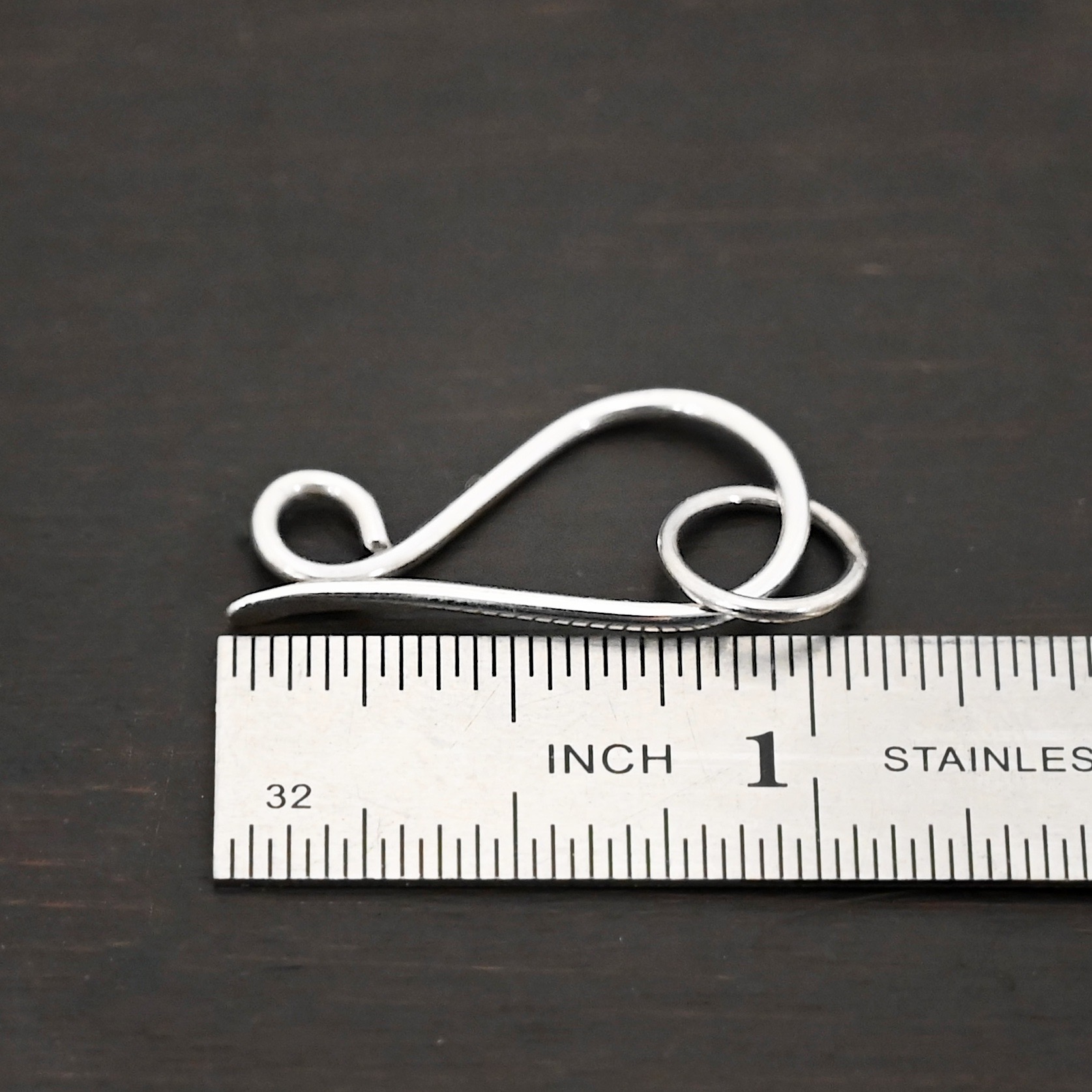 Hillary Hook Clasp - shiny Hillary Hook Clasp - shiny shown by ruler