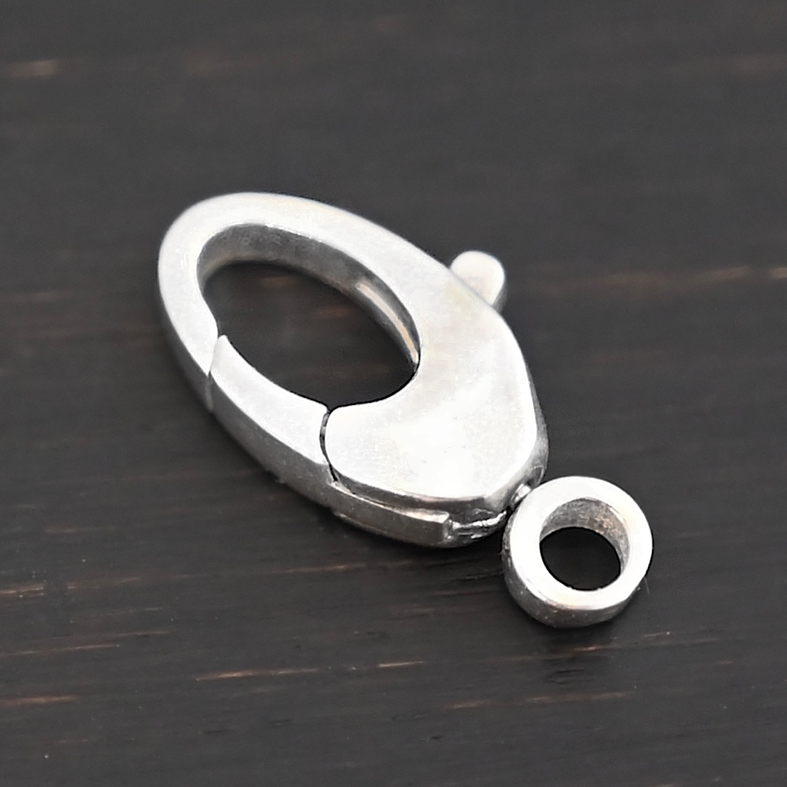 Sunny Swivel Lobster Claw clasp - shiny Sunny Swivel Lobster Claw clasp - shiny shown on dark background