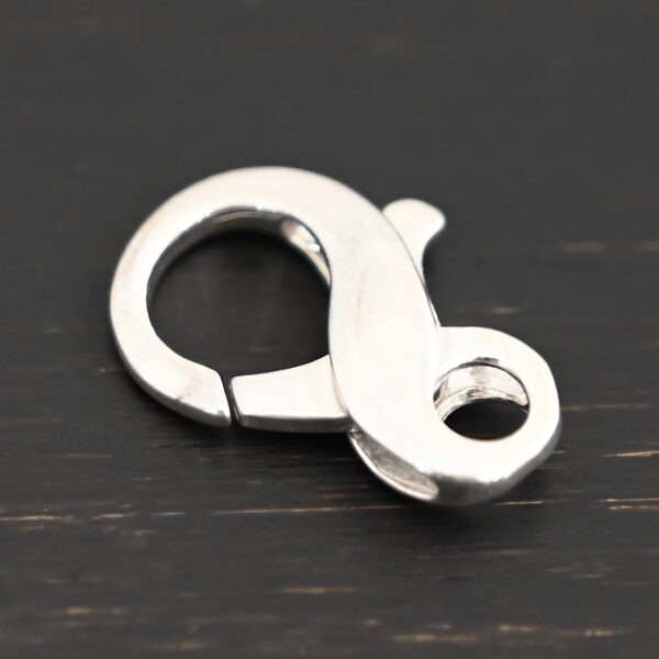 Faith Figure 8 Lobster Claw - shiny shown on dark background