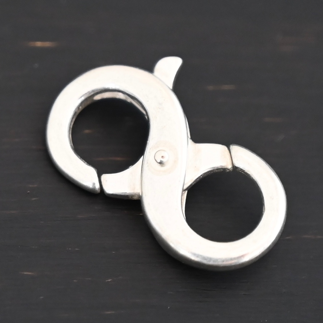 Daisy double lobster claw - shiny shown on dark background