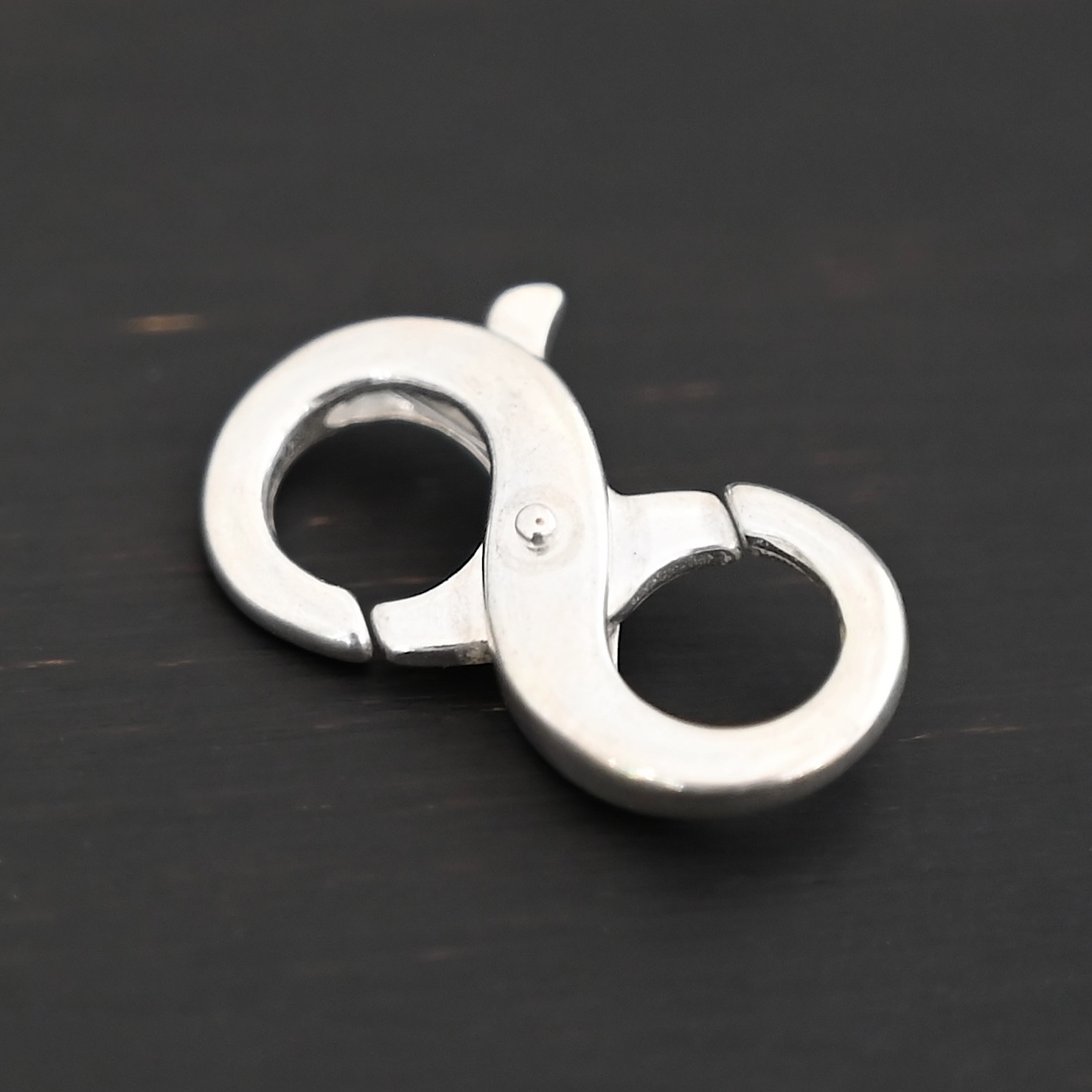 Daisy double lobster claw - shiny shown on dark background