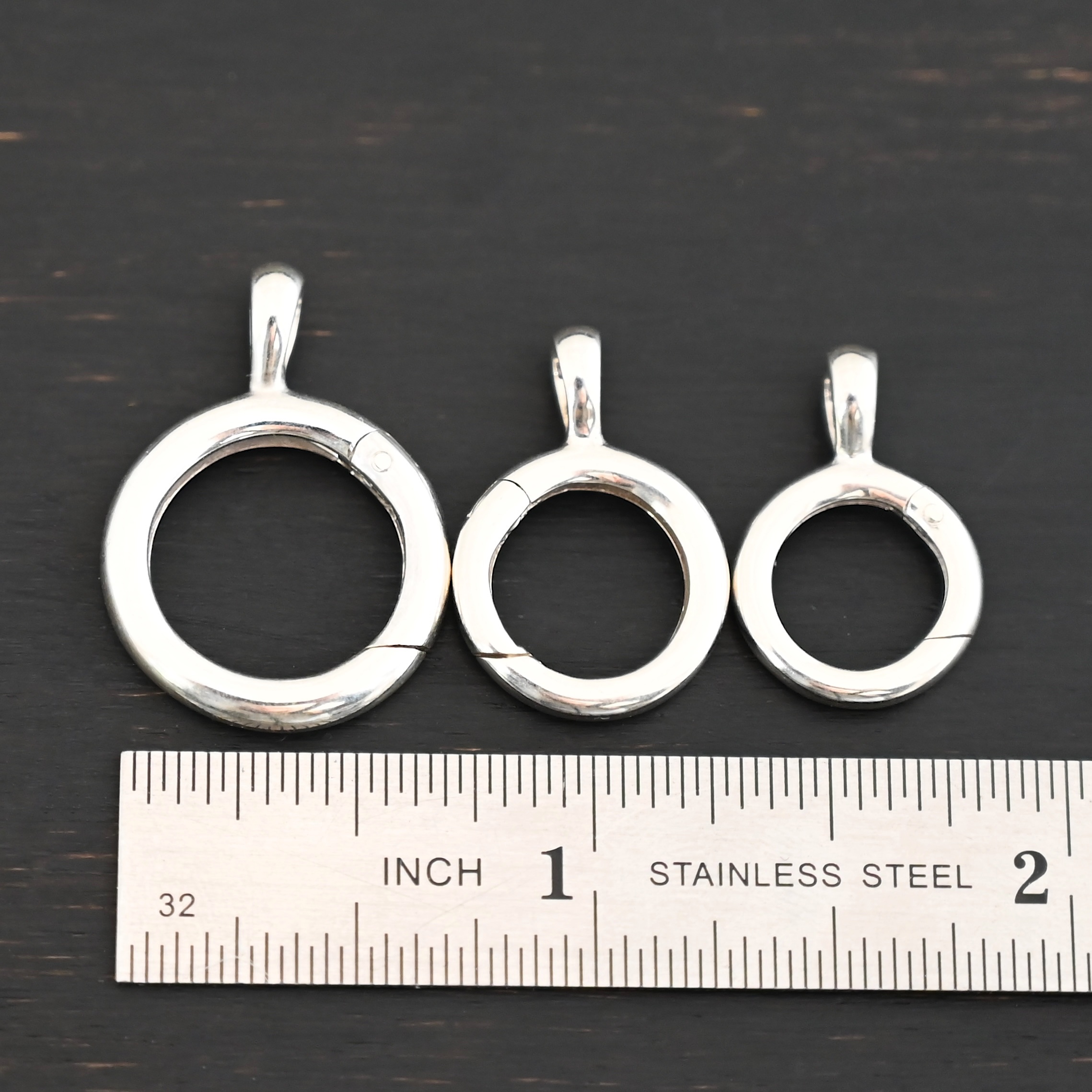 Piper Pendant Holder - shiny shown by ruler