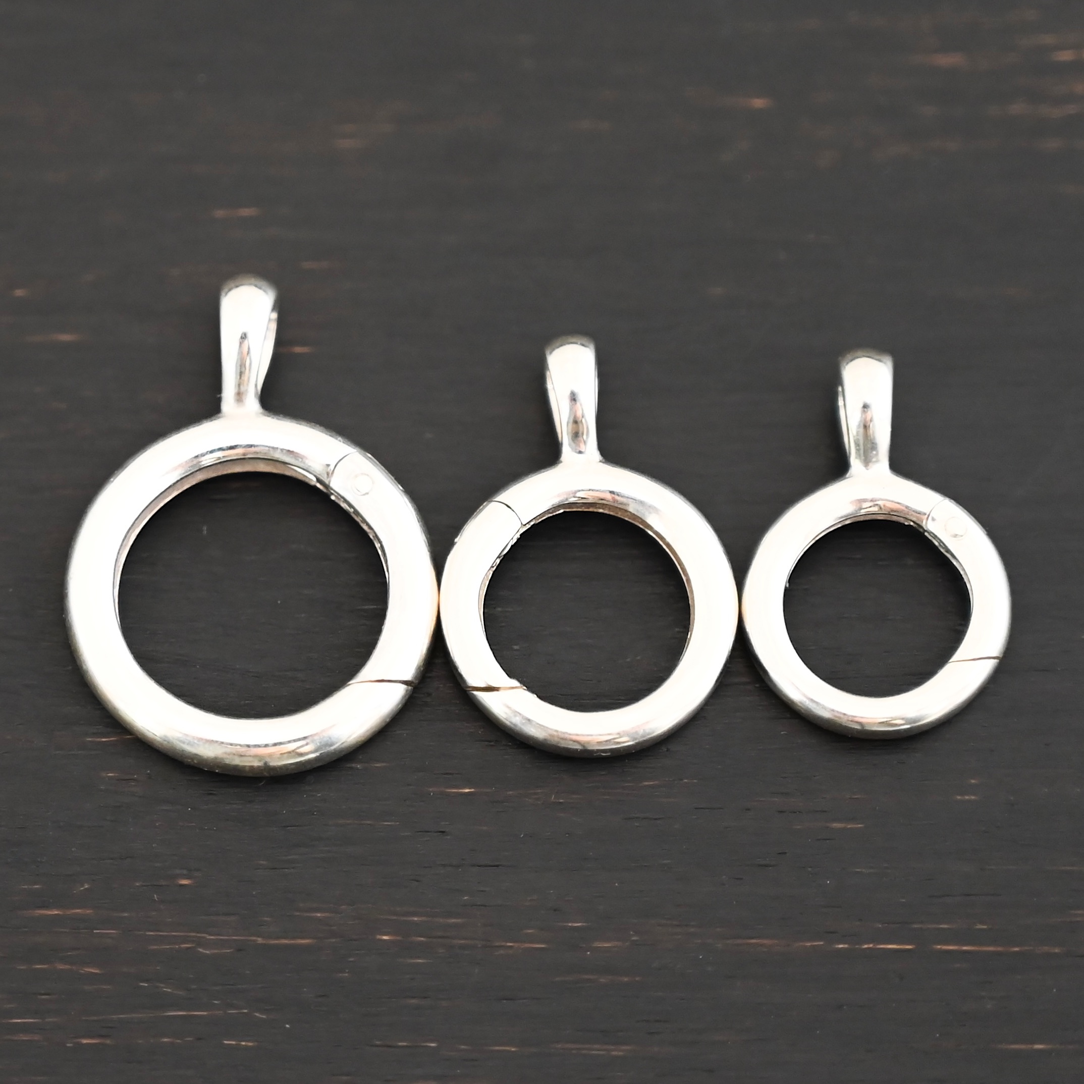 Piper Pendant Holder - shiny shown on dark background