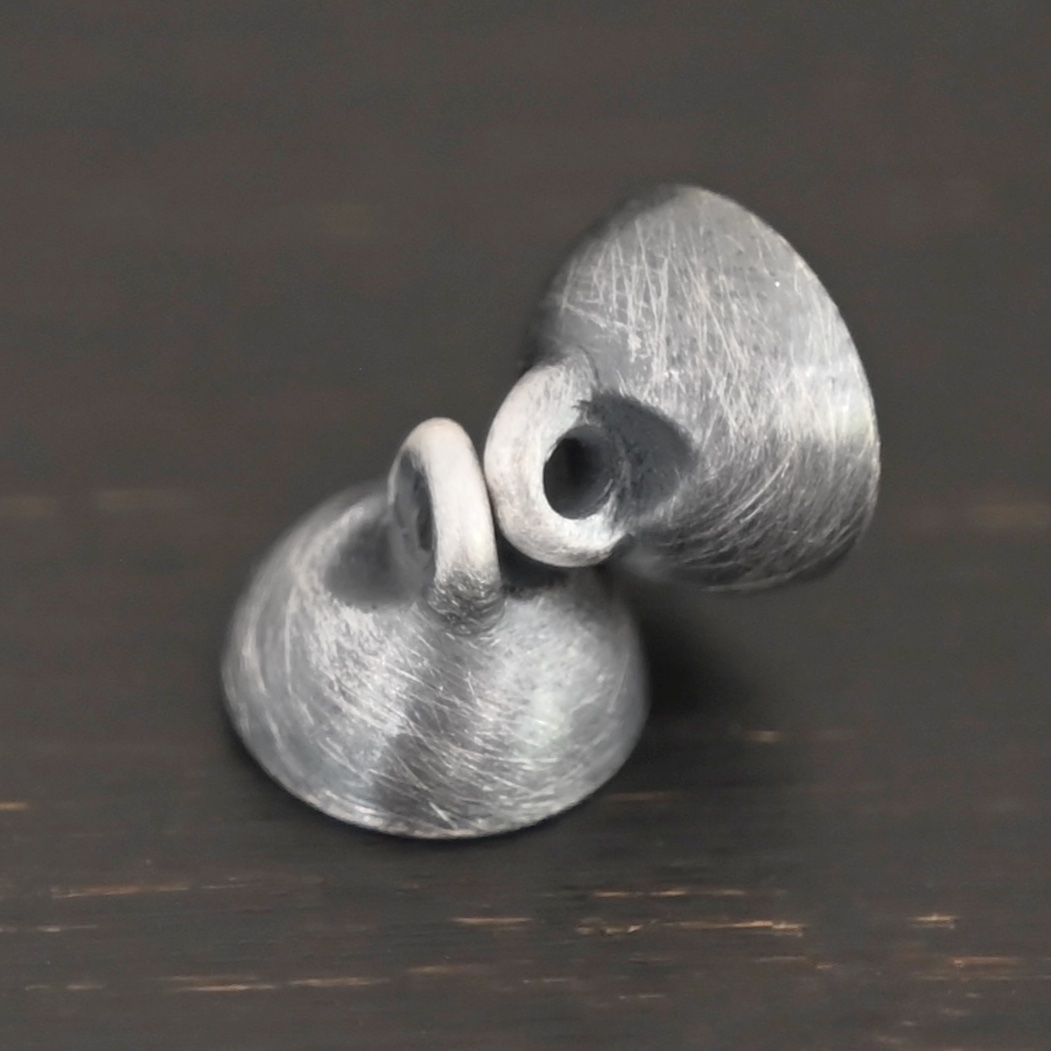 Melody Round Magnetic Clasp - oxidized shown on dark background