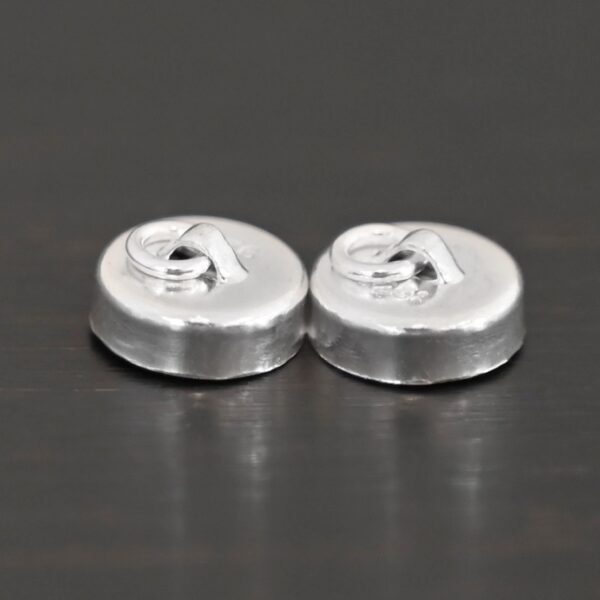 Melody Round Disc Magnetic Clasp - shiny shown on dark background