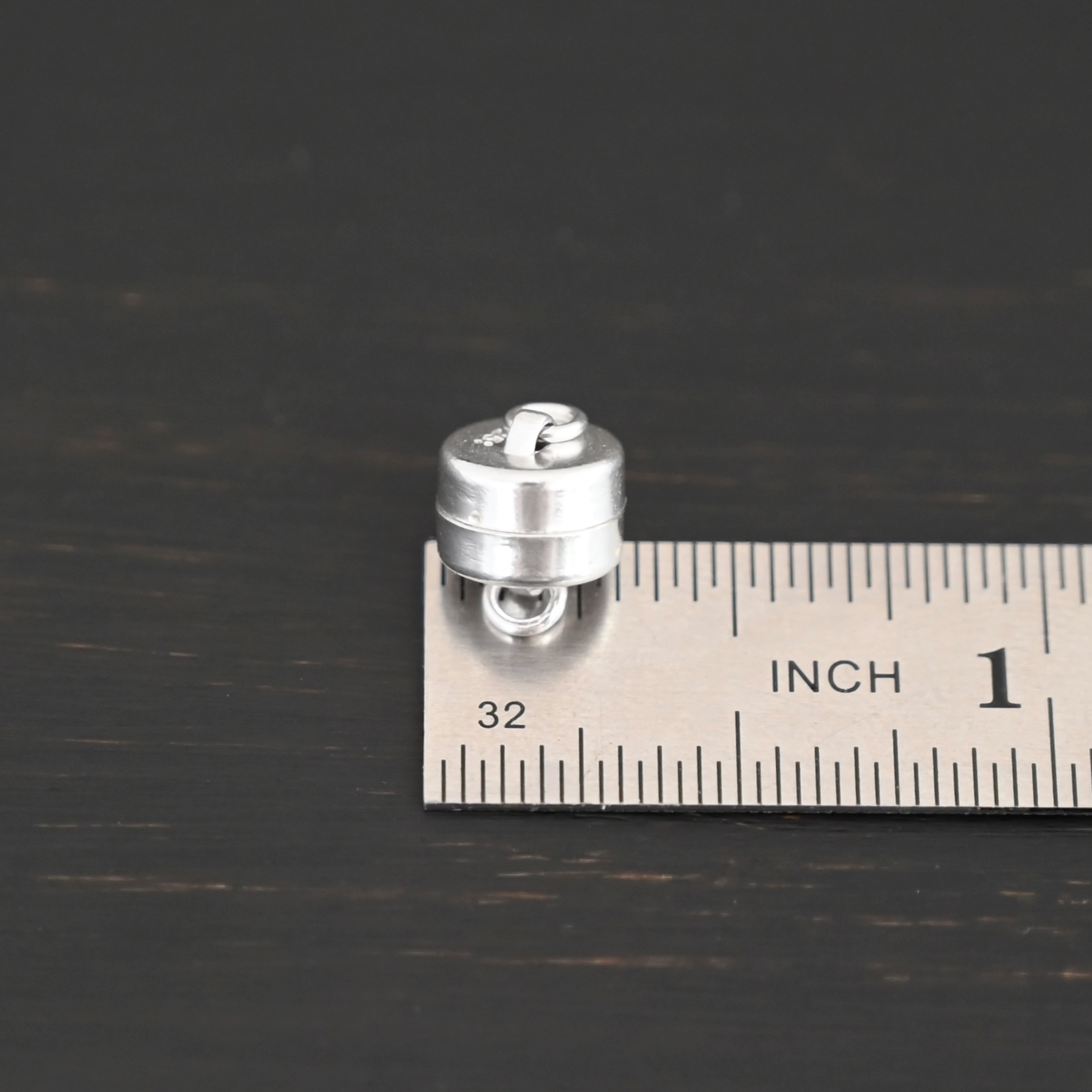 Melody Round Disc Magnetic Clasp - shiny shown by ruler