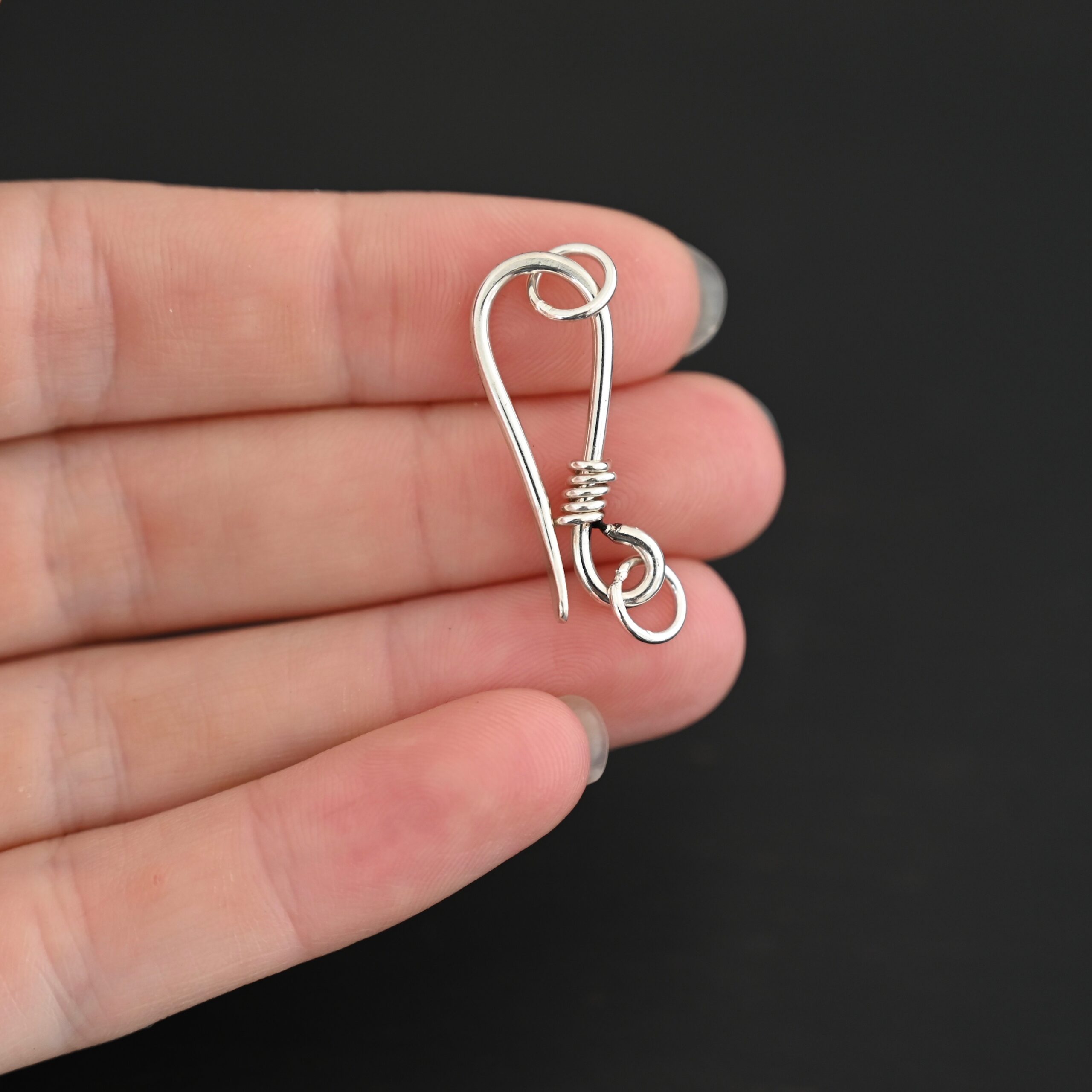 Hannah Clasp - shiny Hannah Clasp - shiny shown in hand