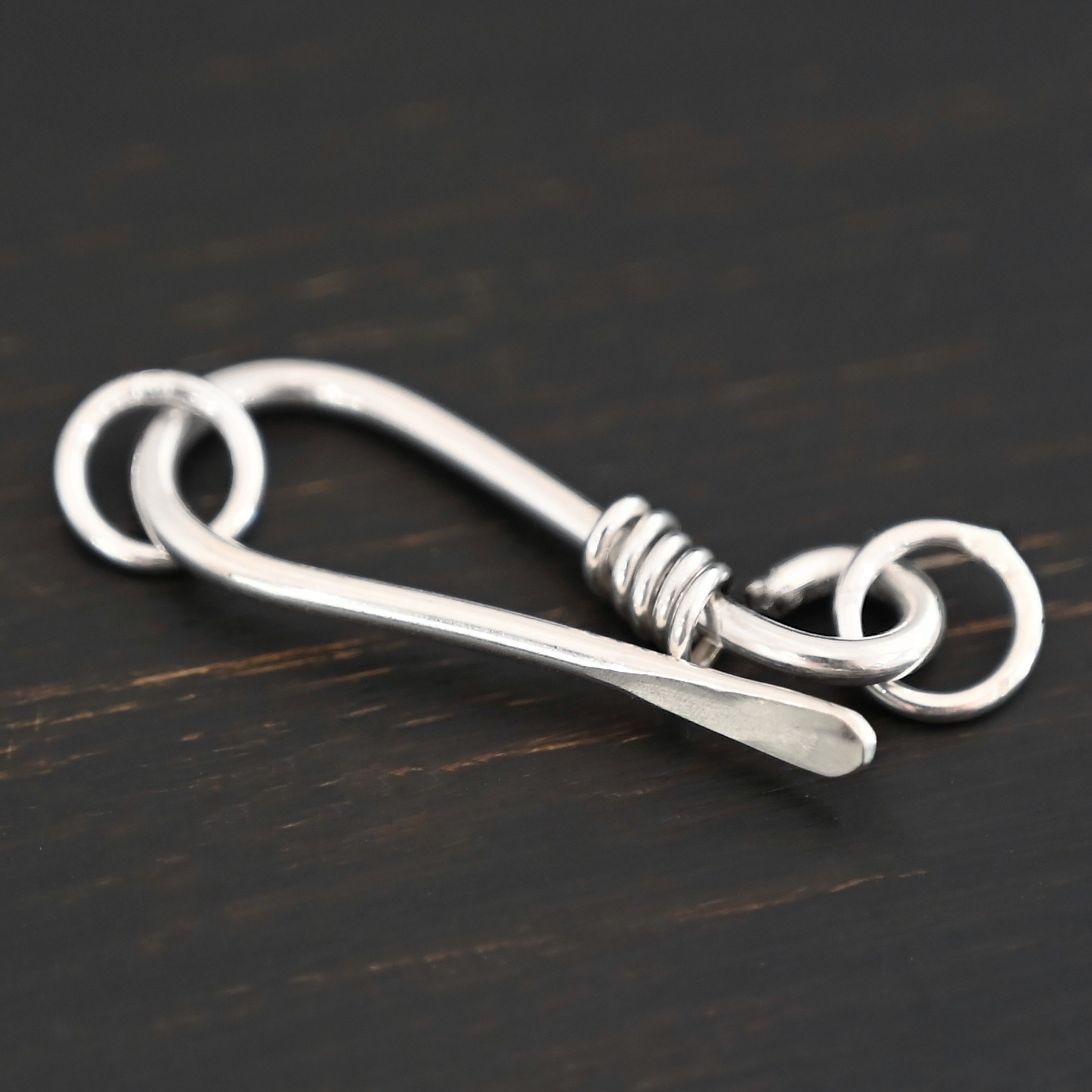 Hannah Clasp - shiny Hannah Clasp - shiny shown on dark background