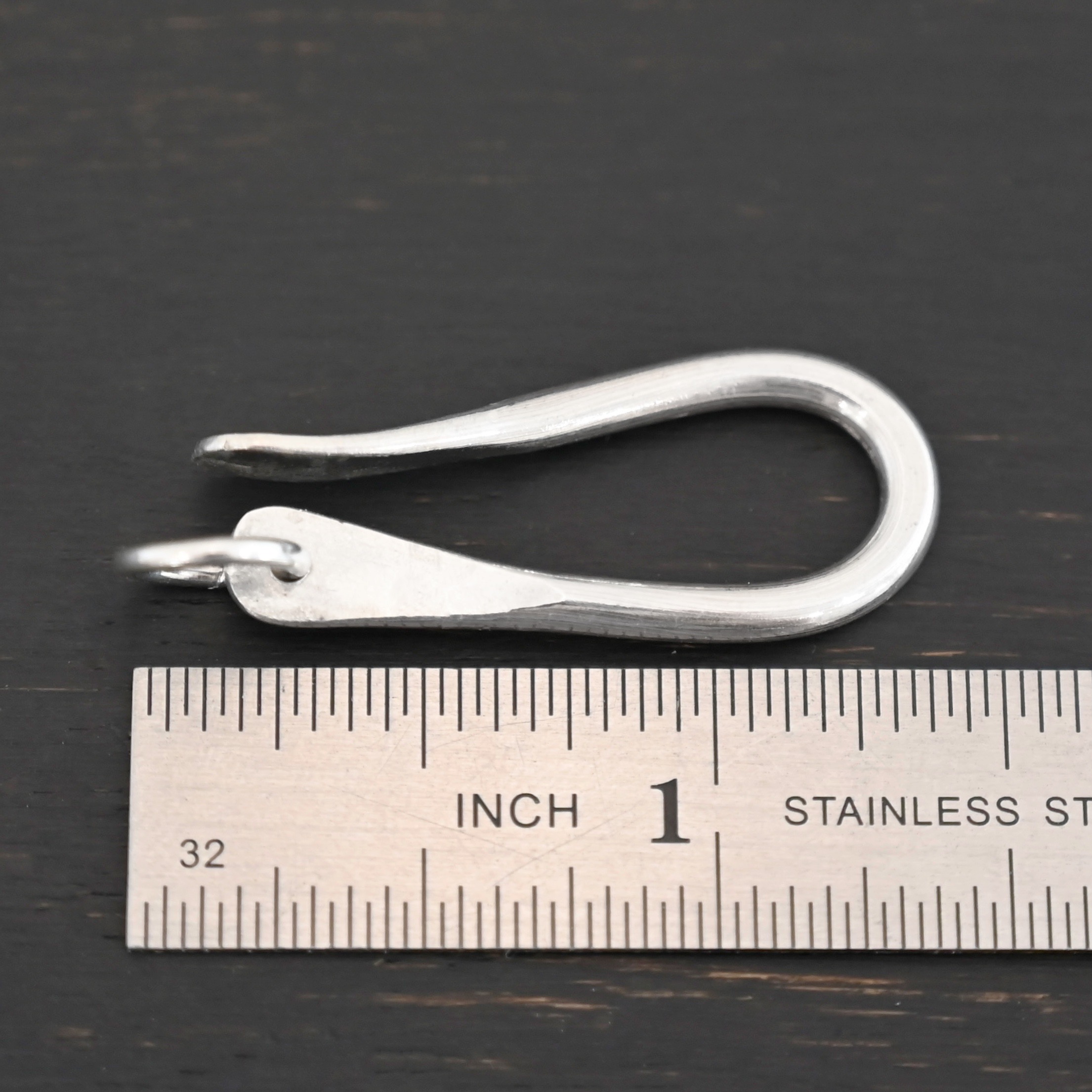 Harrison Hook Clasp - shiny Harrison Hook Clasp - shiny shown by ruler