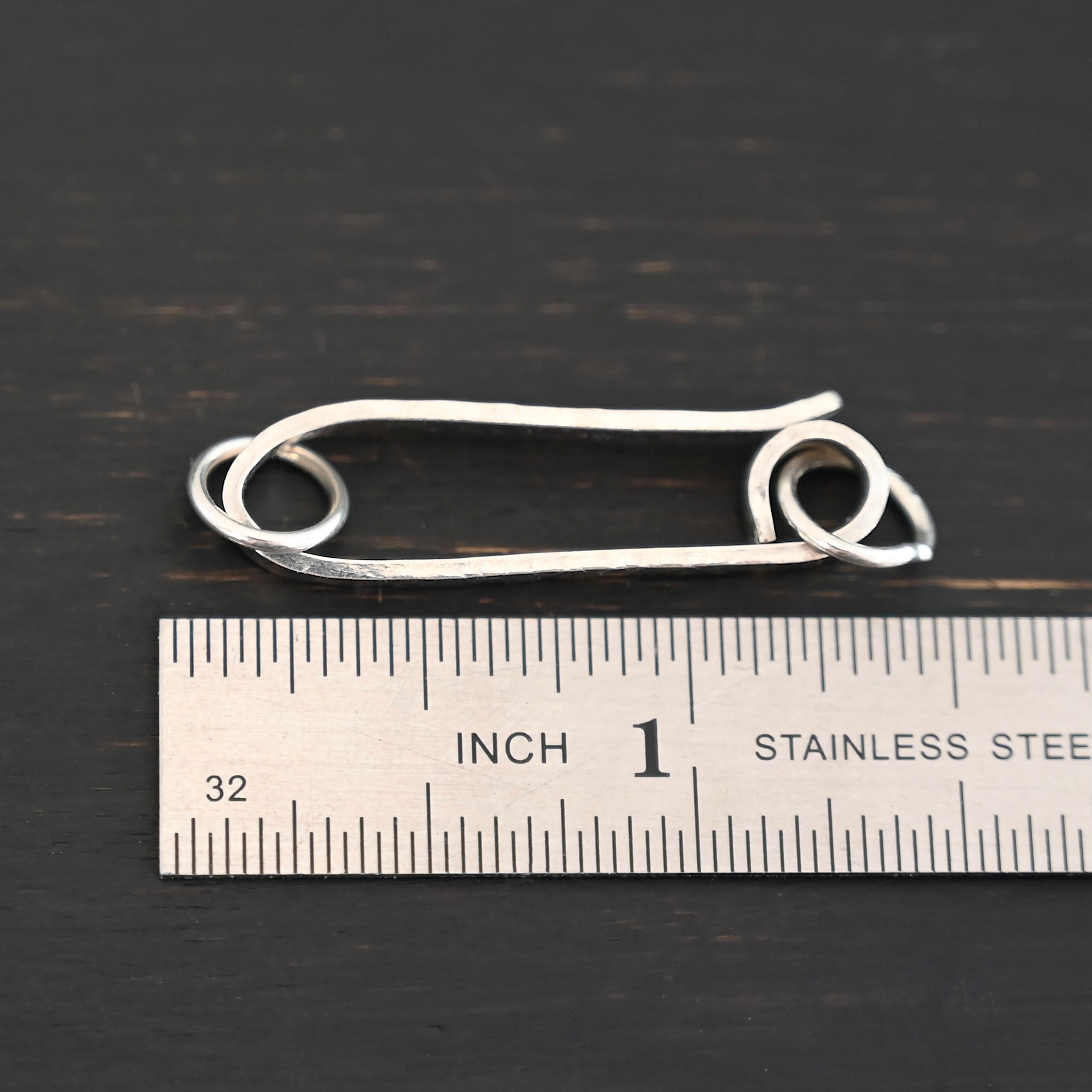 Hudson Hook Clasp - shiny Hudson Hook Clasp - shiny shown by ruler