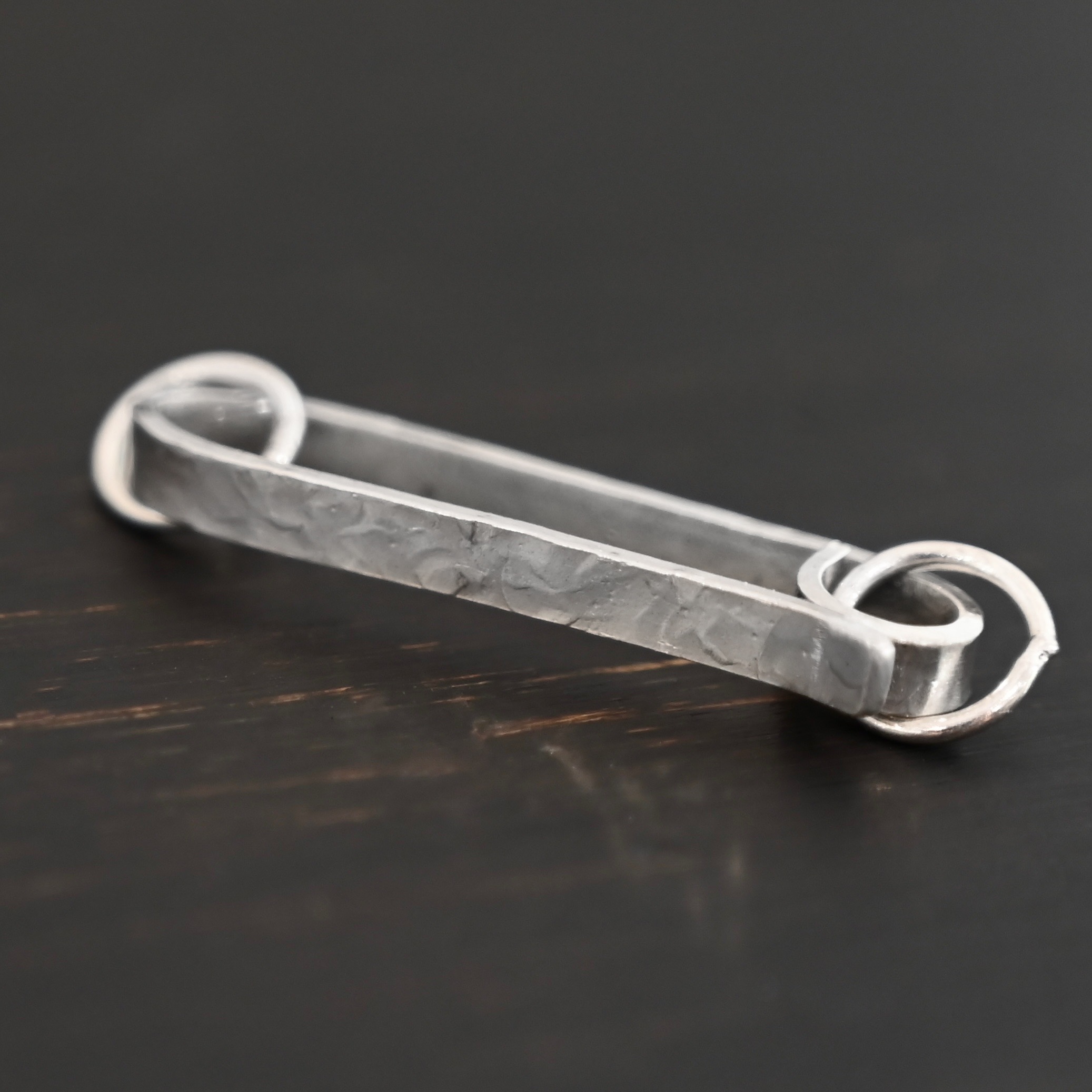 Hudson Hook Clasp - shiny Hudson Hook Clasp - shiny shown on dark background