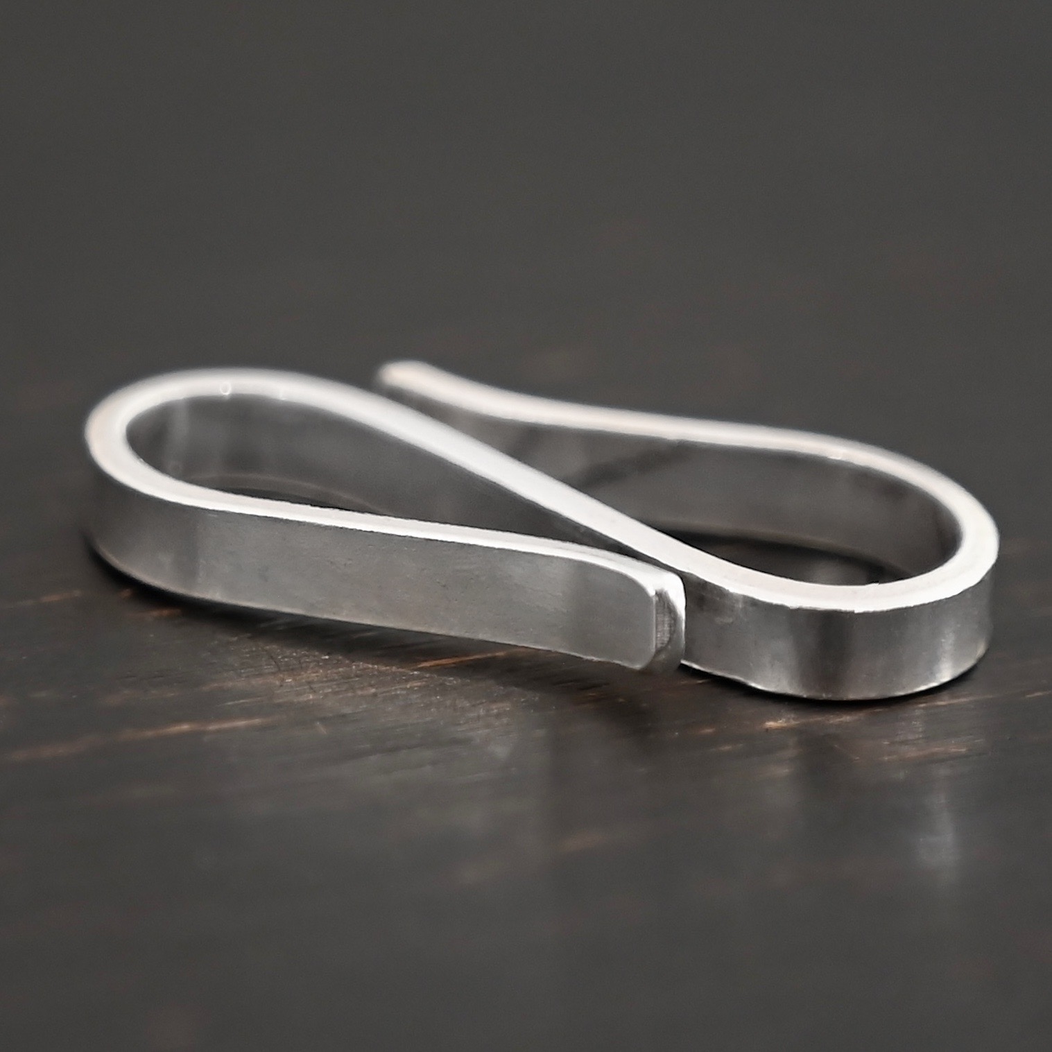 Stetson S Clasp - shiny shown on dark background