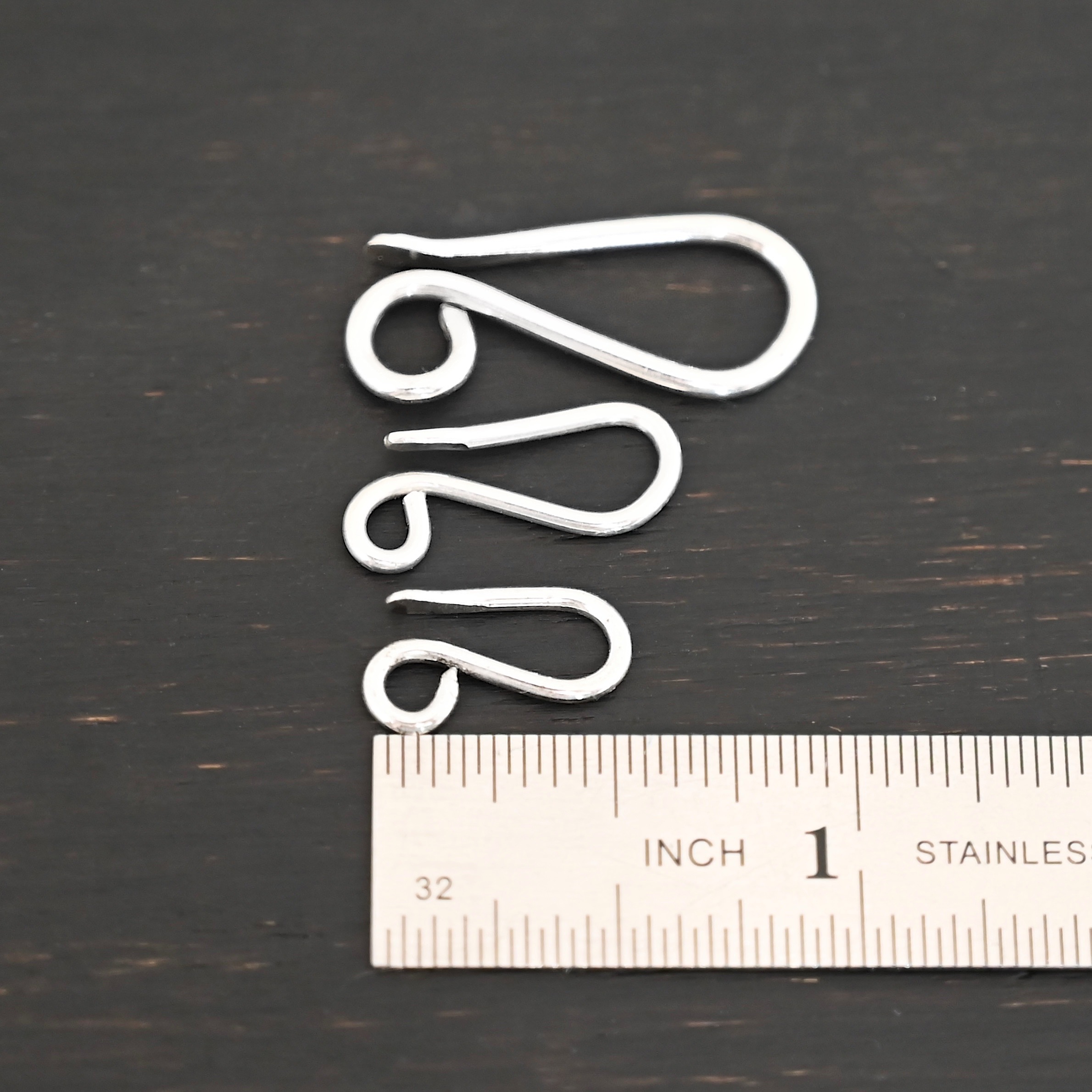 Hattie Hook Clasp - shiny Hattie Hook Clasp - shiny shown by ruler