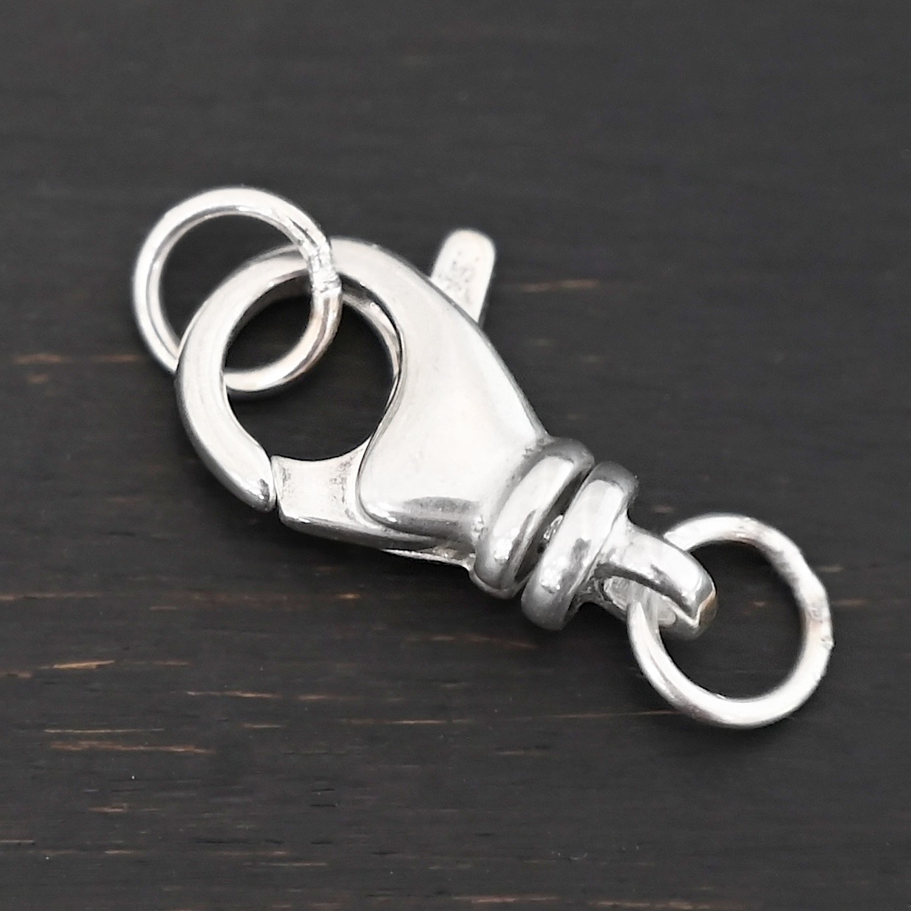 Sammy Swivel Lobster Claw - shiny closed JR shown on dark background