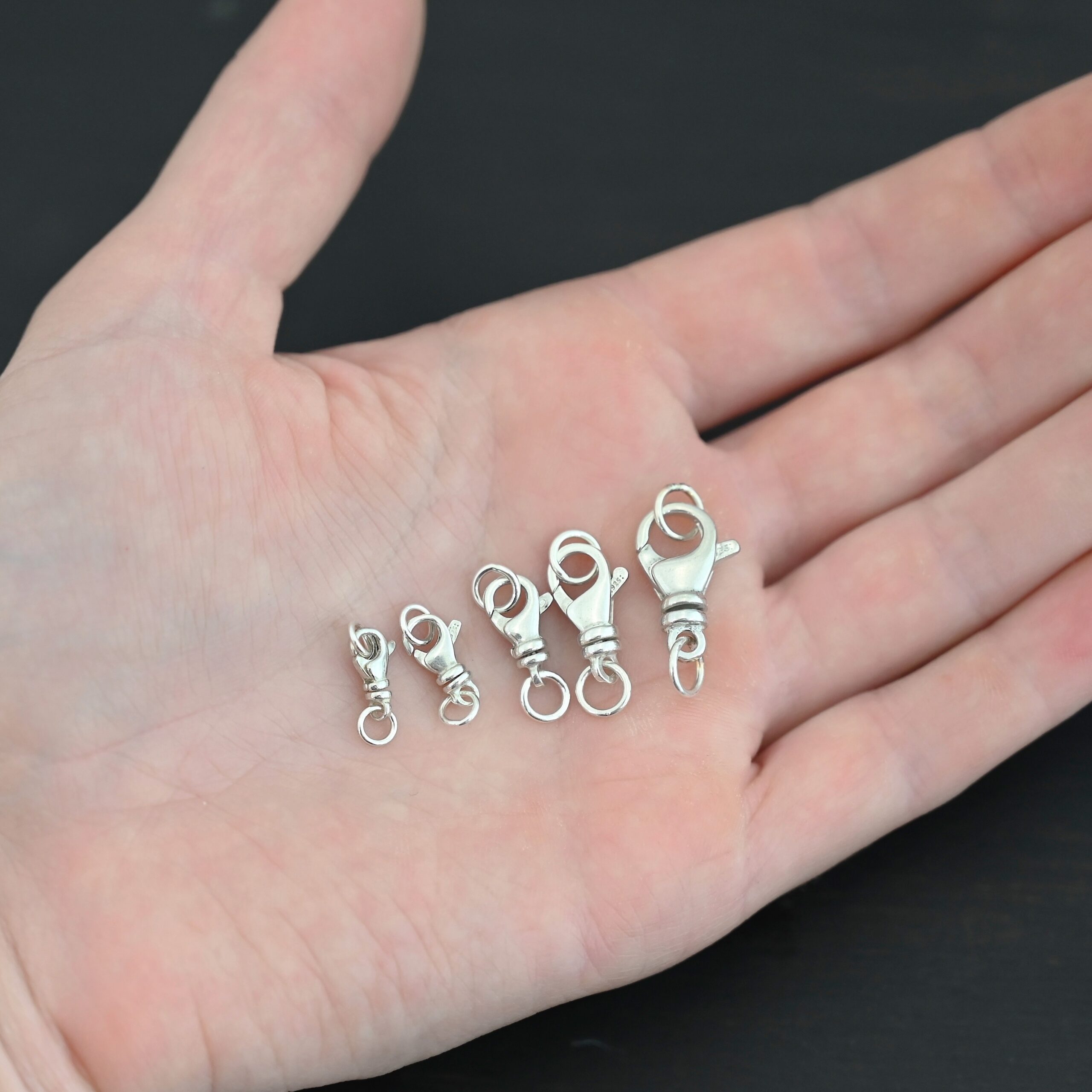 Sammy Swivel Lobster Claw - shiny closed JR shown in hand