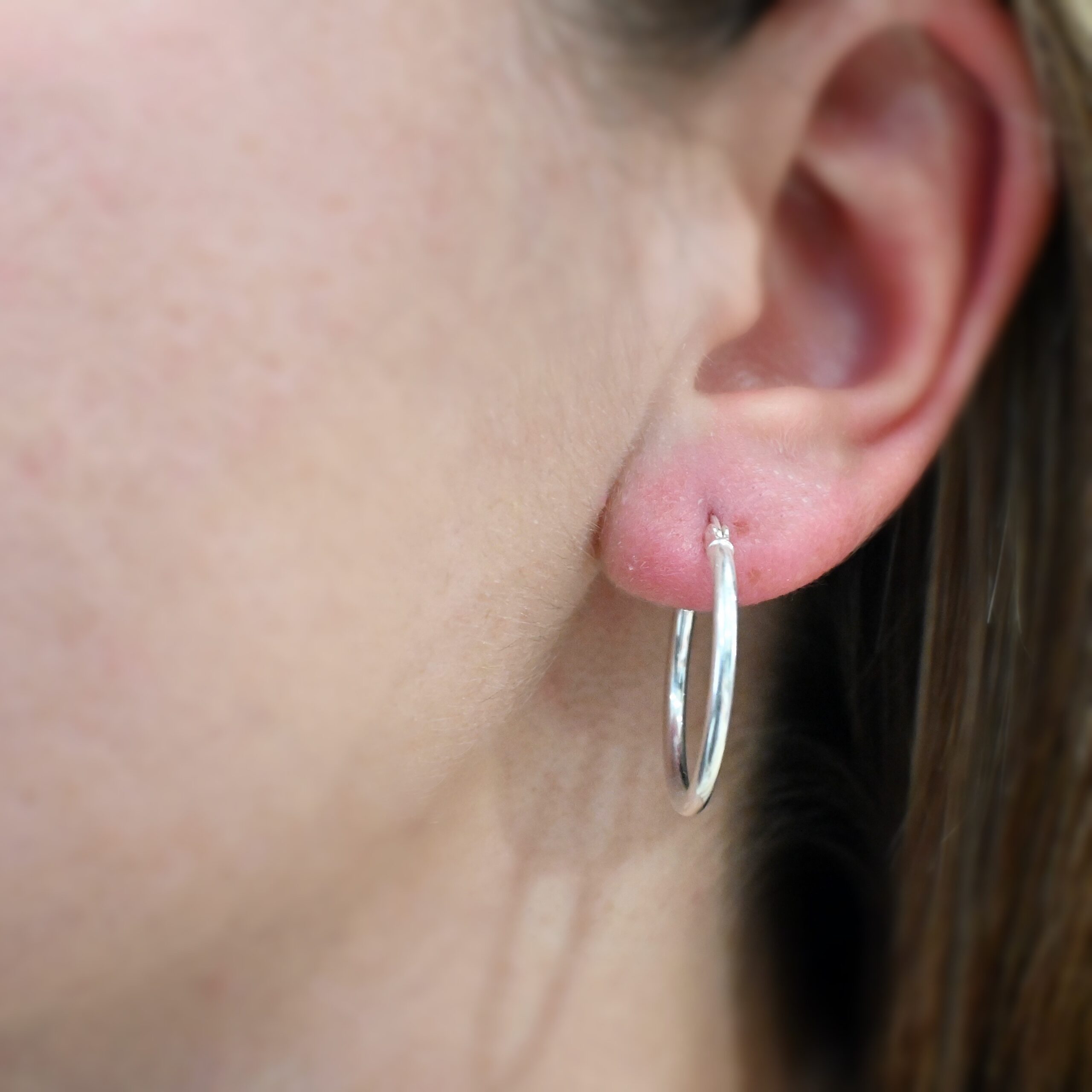 Francesca Hoops 18mm shiny Sterling Silver Francesca Hoops 18mm shiny shown on model