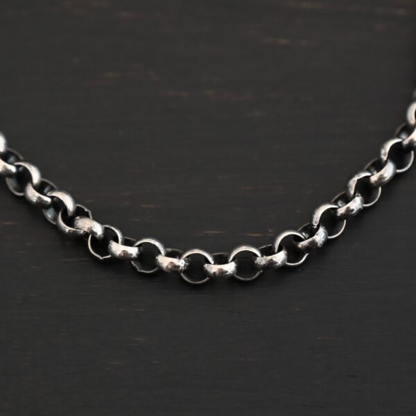 Roxy Rolo Chain oxidized shown on dark background