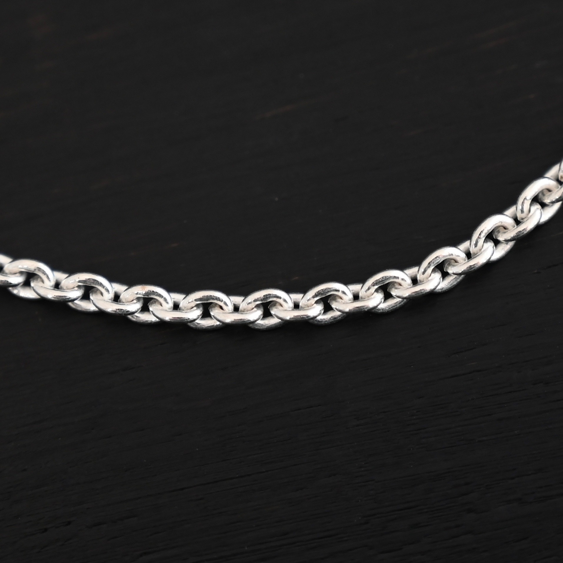 Maria Chain shiny shown on dark background