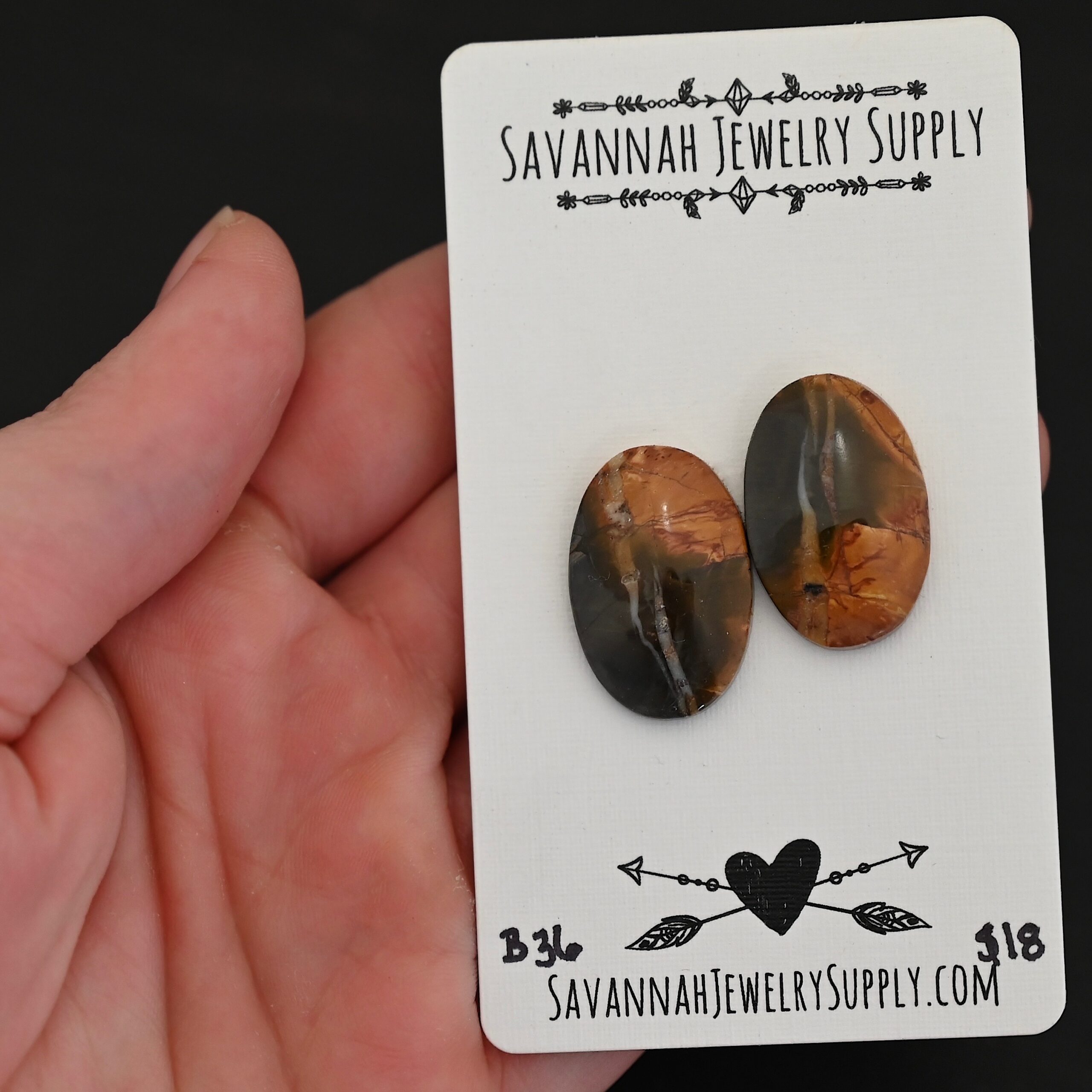 B36 Cherry Creek Jasper shown in hand