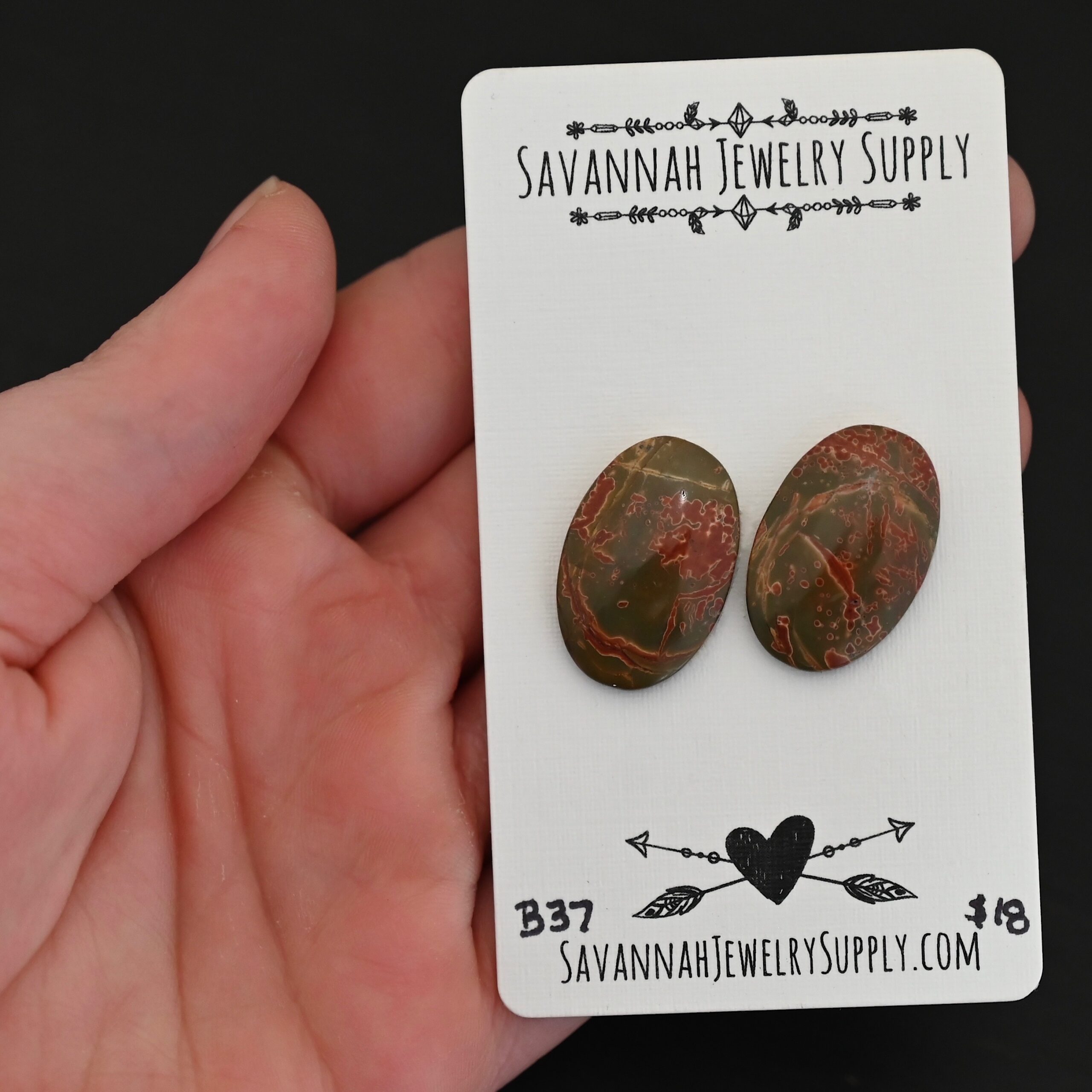 B37 Cherry Creek Jasper shown in hand