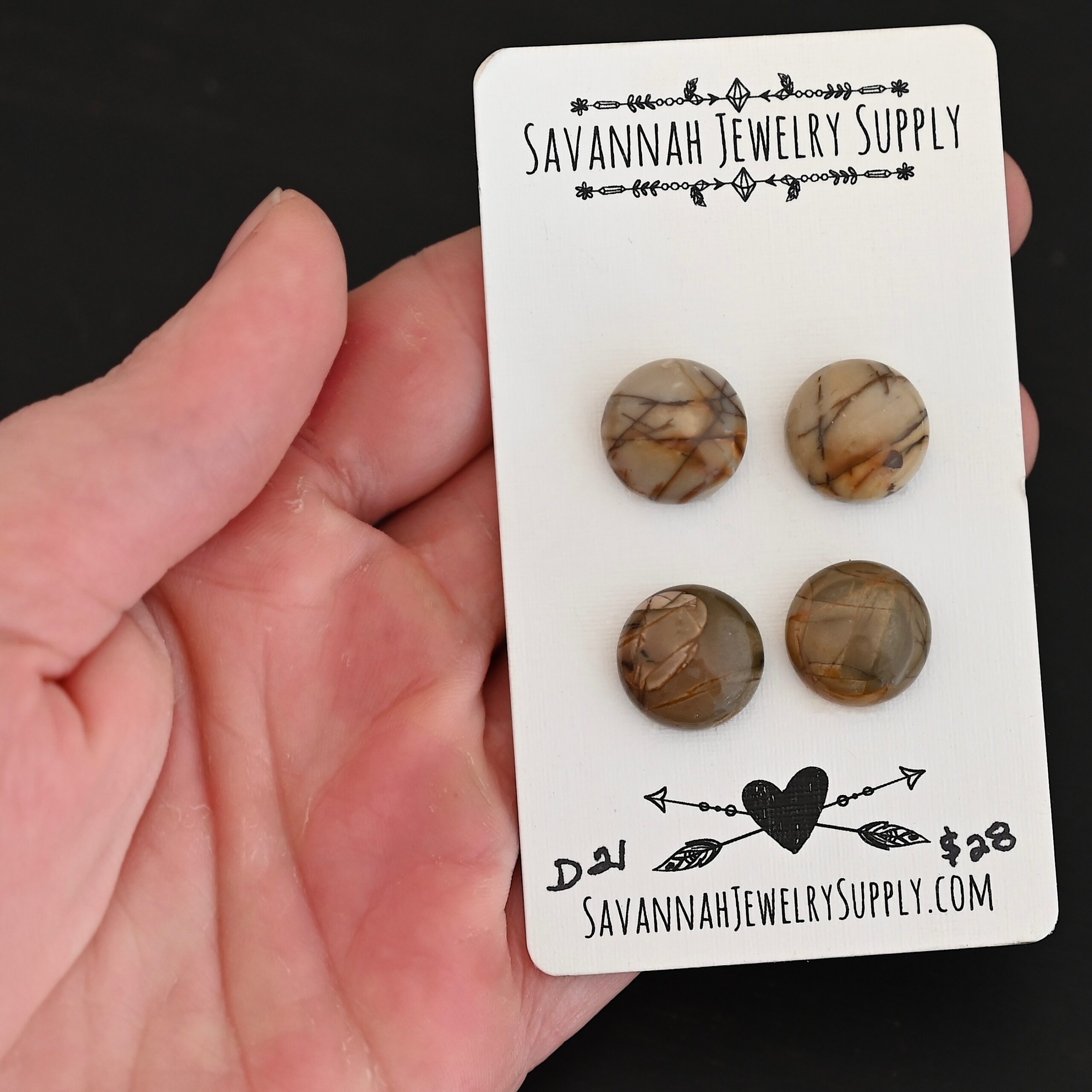 D21 Cherry Creek Jasper shown in hand