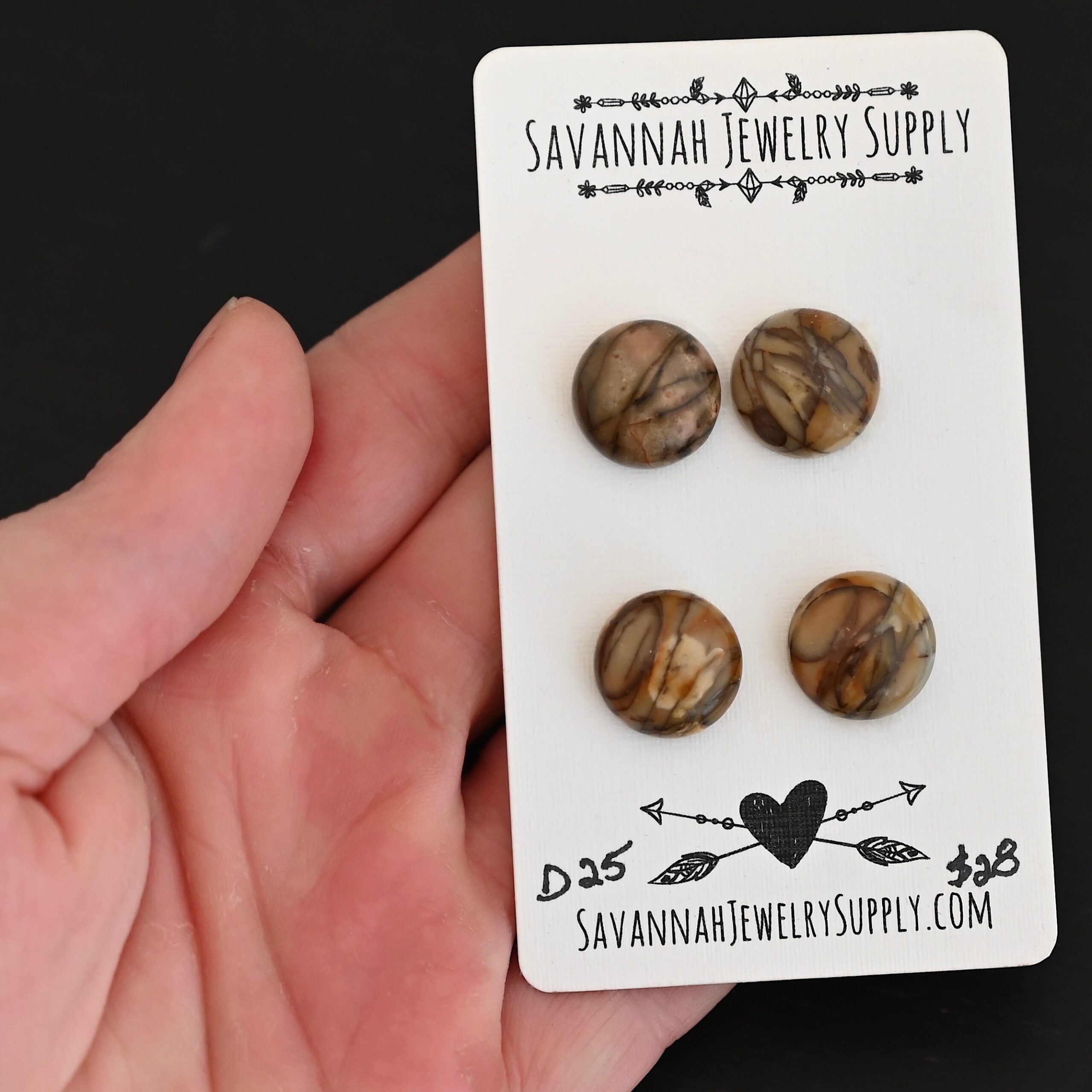 D25 Cherry Creek Jasper shown in hand