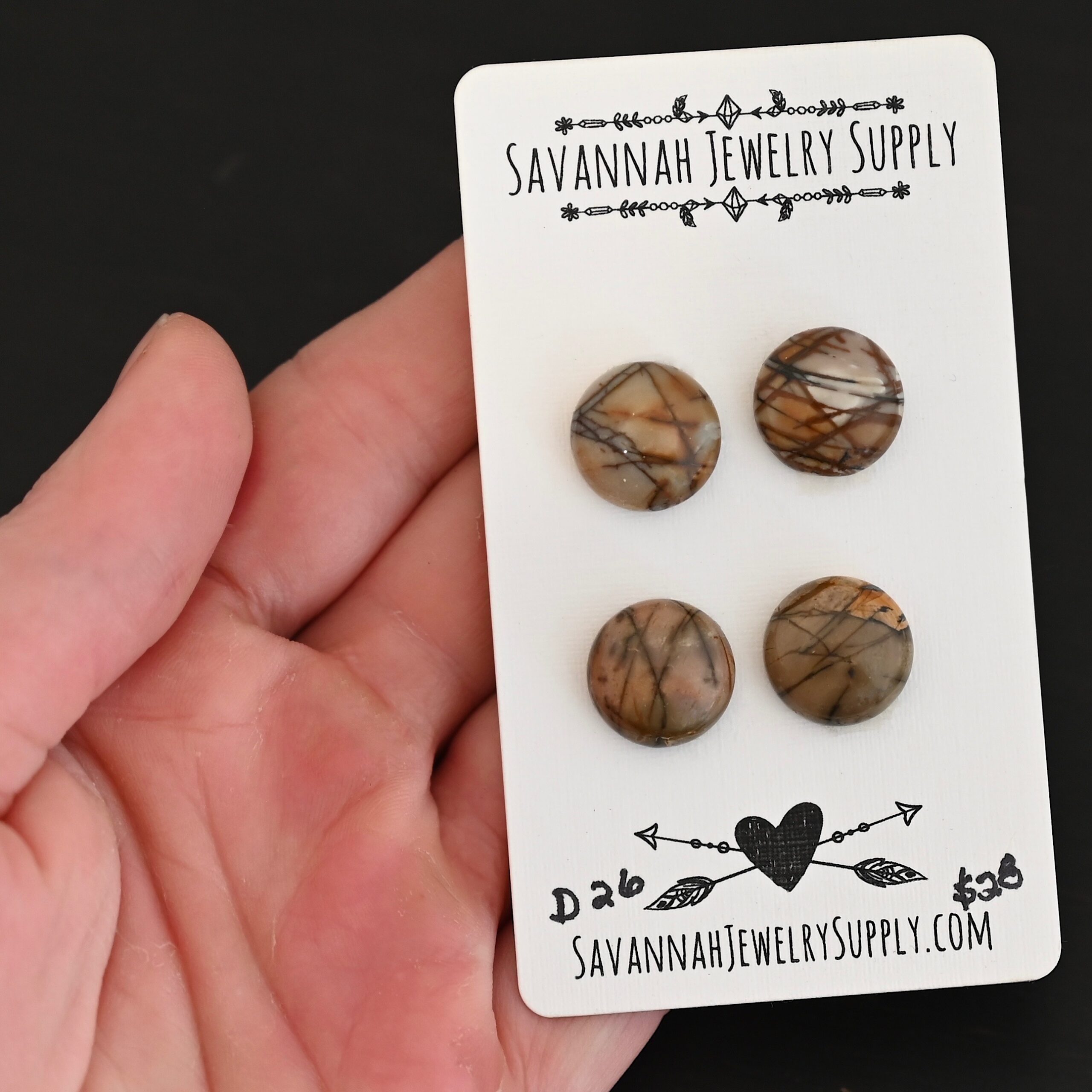 D26 Cherry Creek Jasper shown in hand