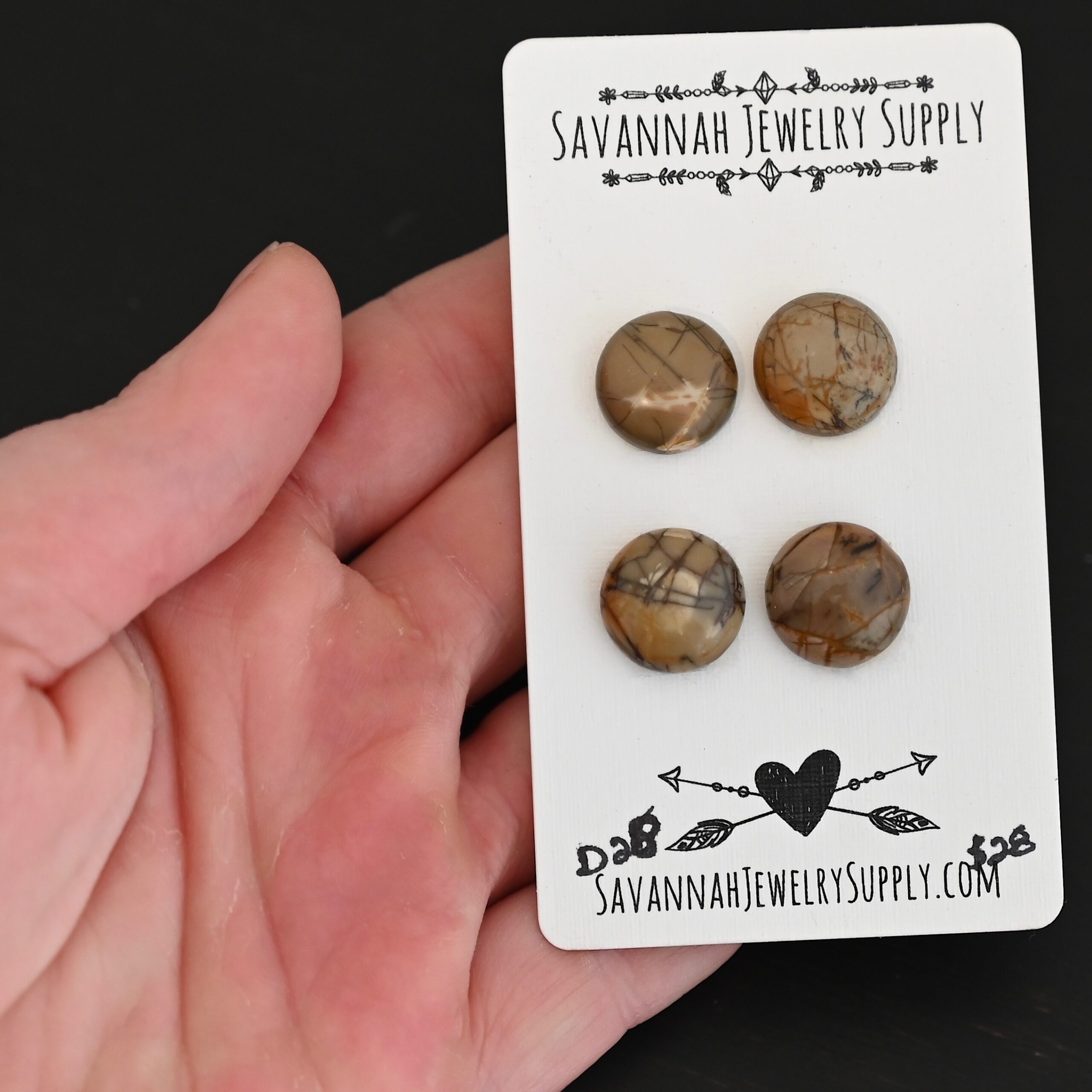 D28 Cherry Creek Jasper shown in hand