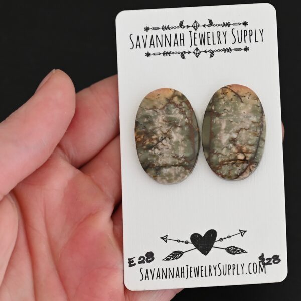 E28 Cherry Creek Jasper shown in hand