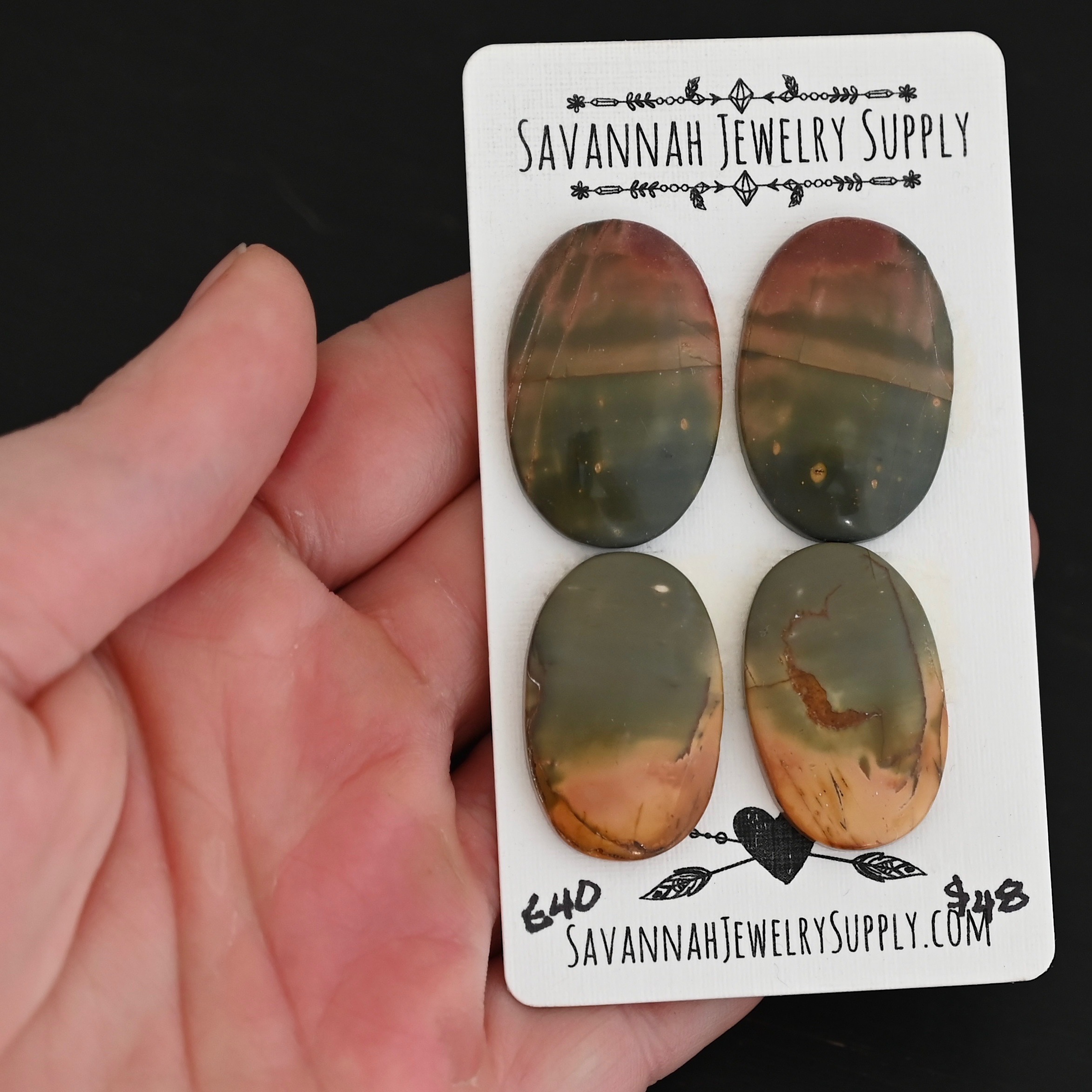 E40 Cherry Creek Jasper shown in hand